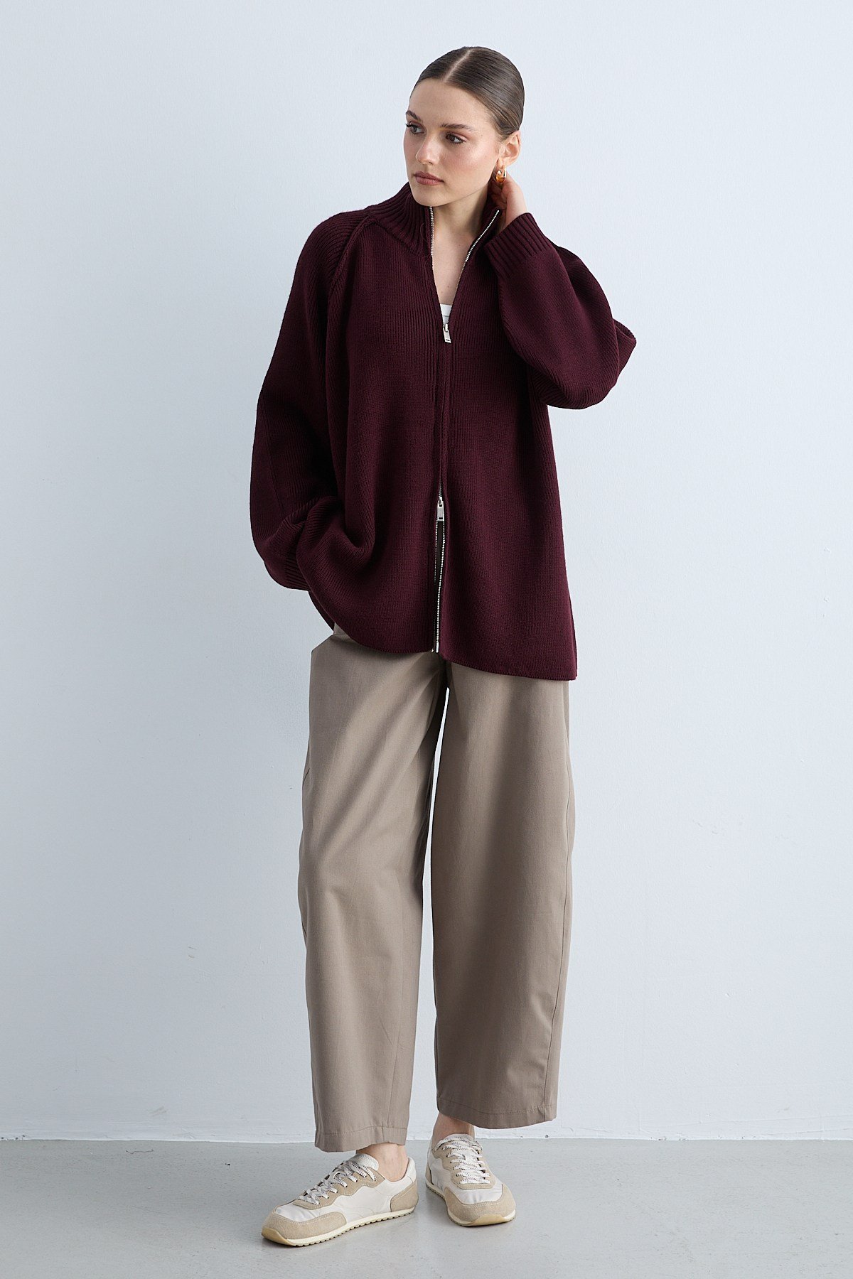 Kadın Triko Dik Yaka Fermuarlı Oversize Hırka Raglan Kollu Örgü Ceket -Mürdüm