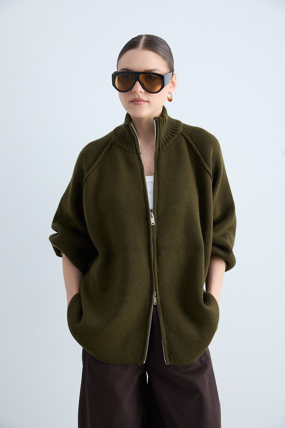 Kadın Triko Dik Yaka Fermuarlı Oversize Hırka Raglan Kollu Örgü Ceket -Haki