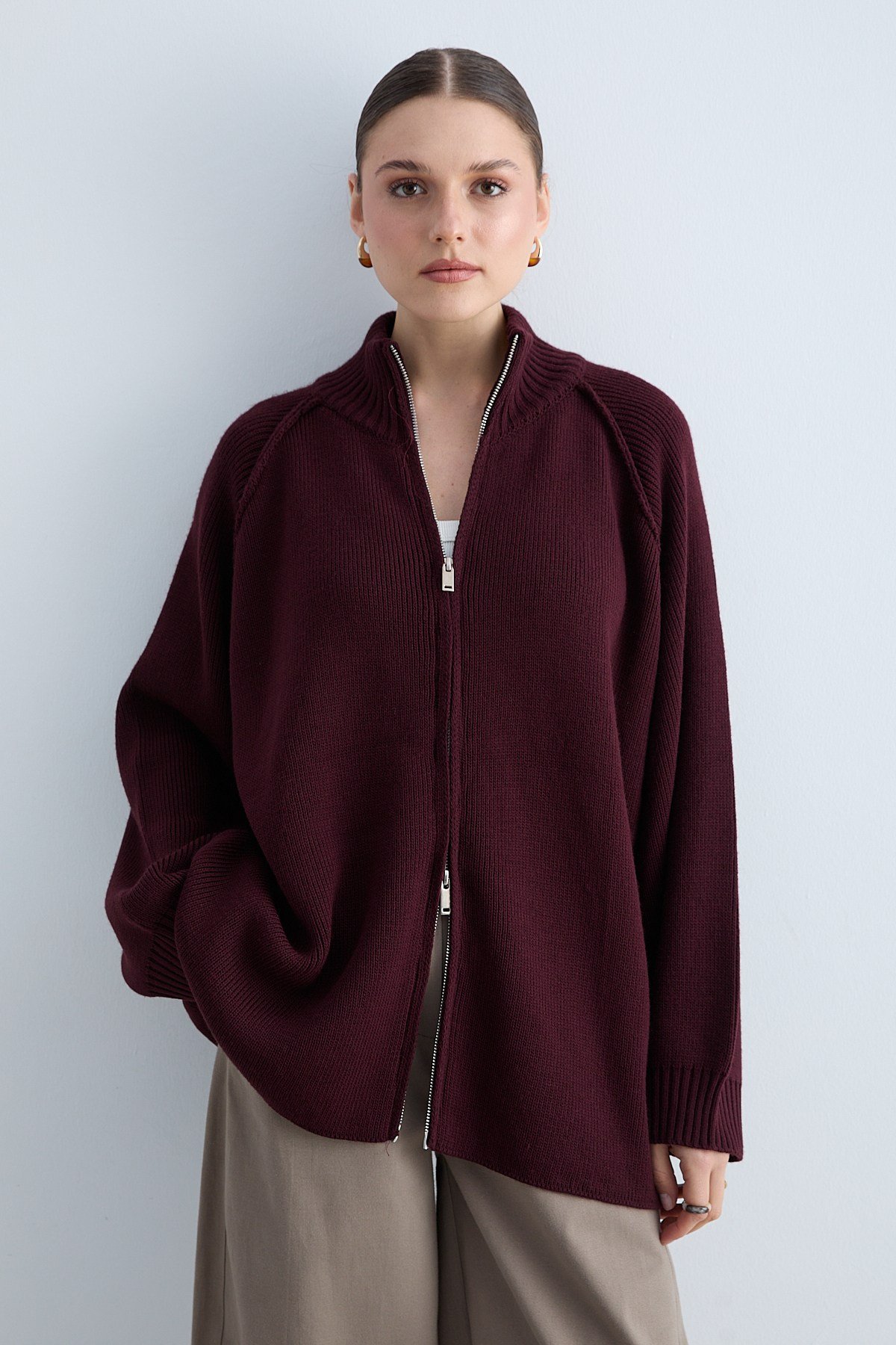 Kadın Triko Dik Yaka Fermuarlı Oversize Hırka Raglan Kollu Örgü Ceket -Mürdüm