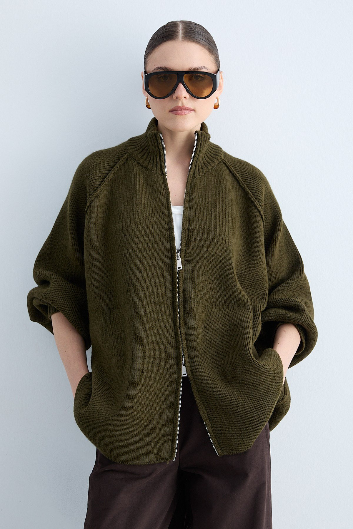 Kadın Triko Dik Yaka Fermuarlı Oversize Hırka Raglan Kollu Örgü Ceket -Haki