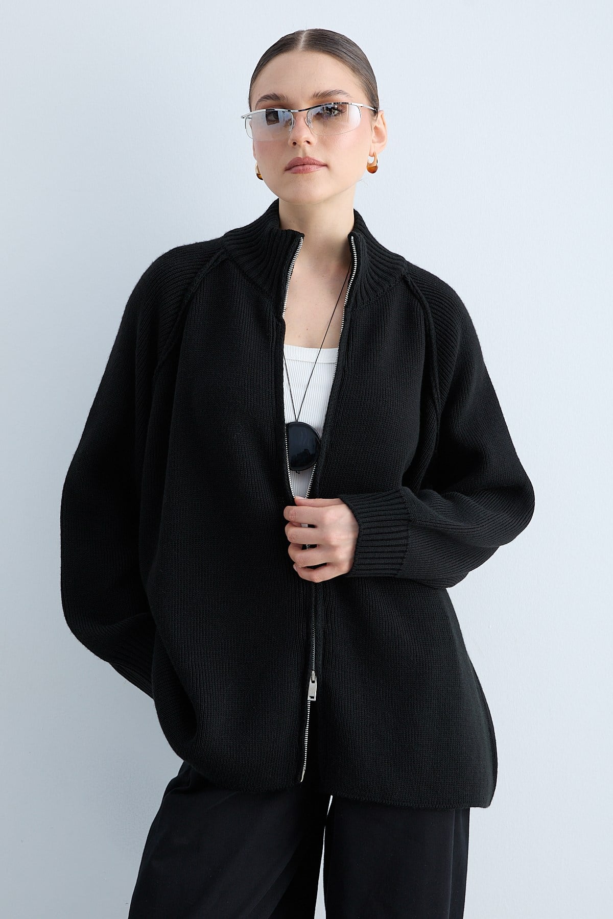 Kadın Triko Dik Yaka Fermuarlı Oversize Hırka Raglan Kollu Örgü Ceket -Siyah