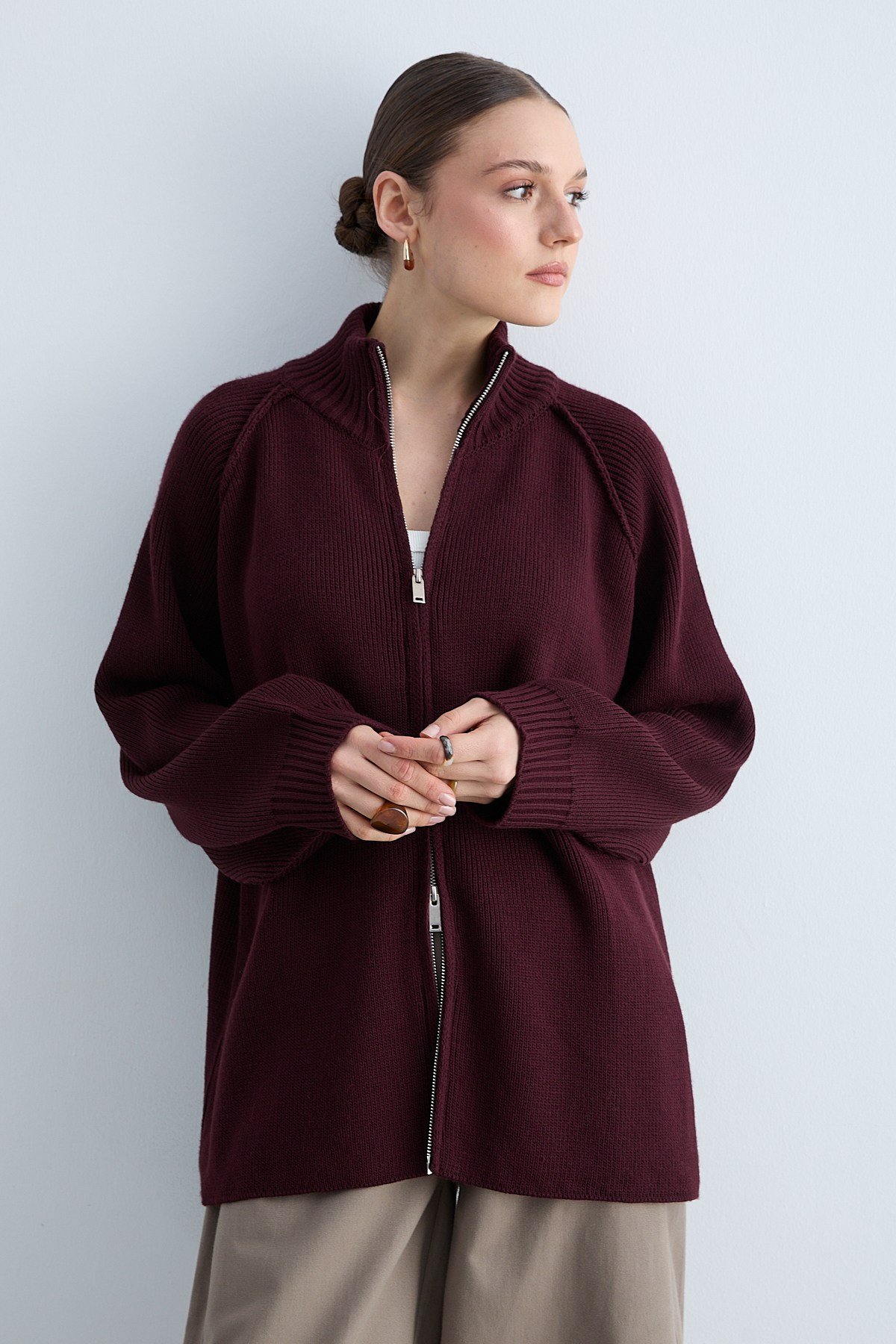 Kadın Triko Dik Yaka Fermuarlı Oversize Hırka Raglan Kollu Örgü Ceket -Mürdüm