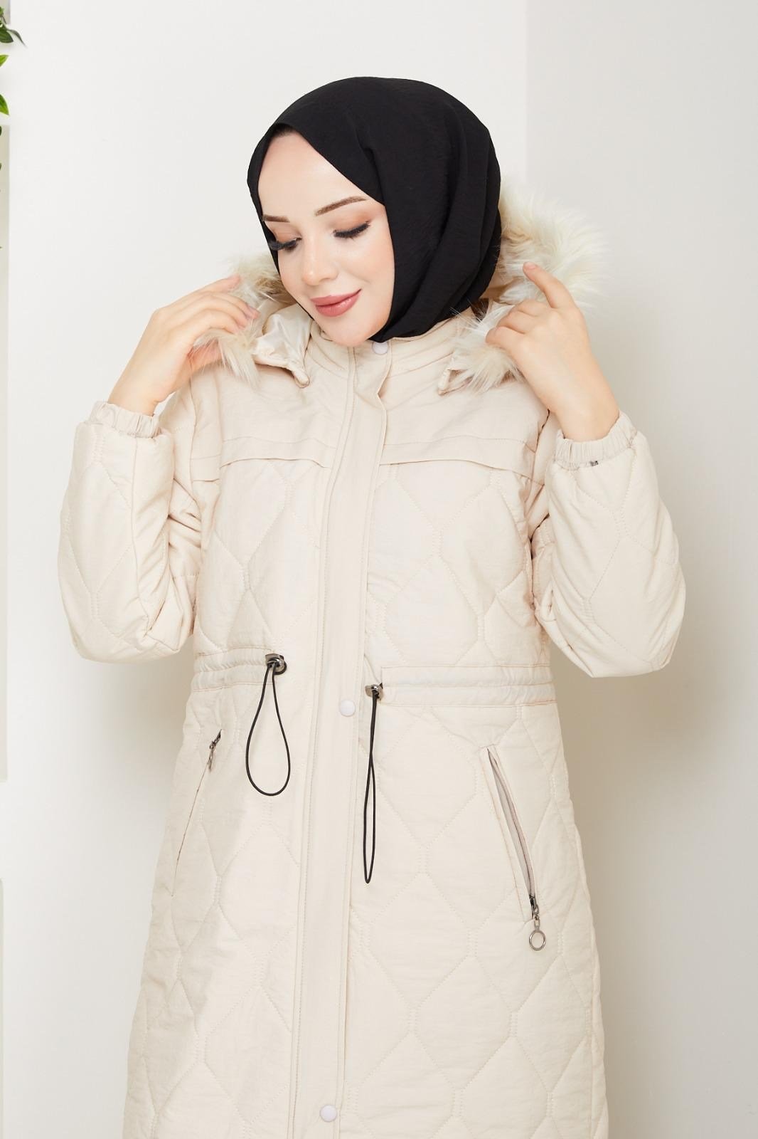 BELİ LASTİKLİ KAPİTONE MONT / Krem