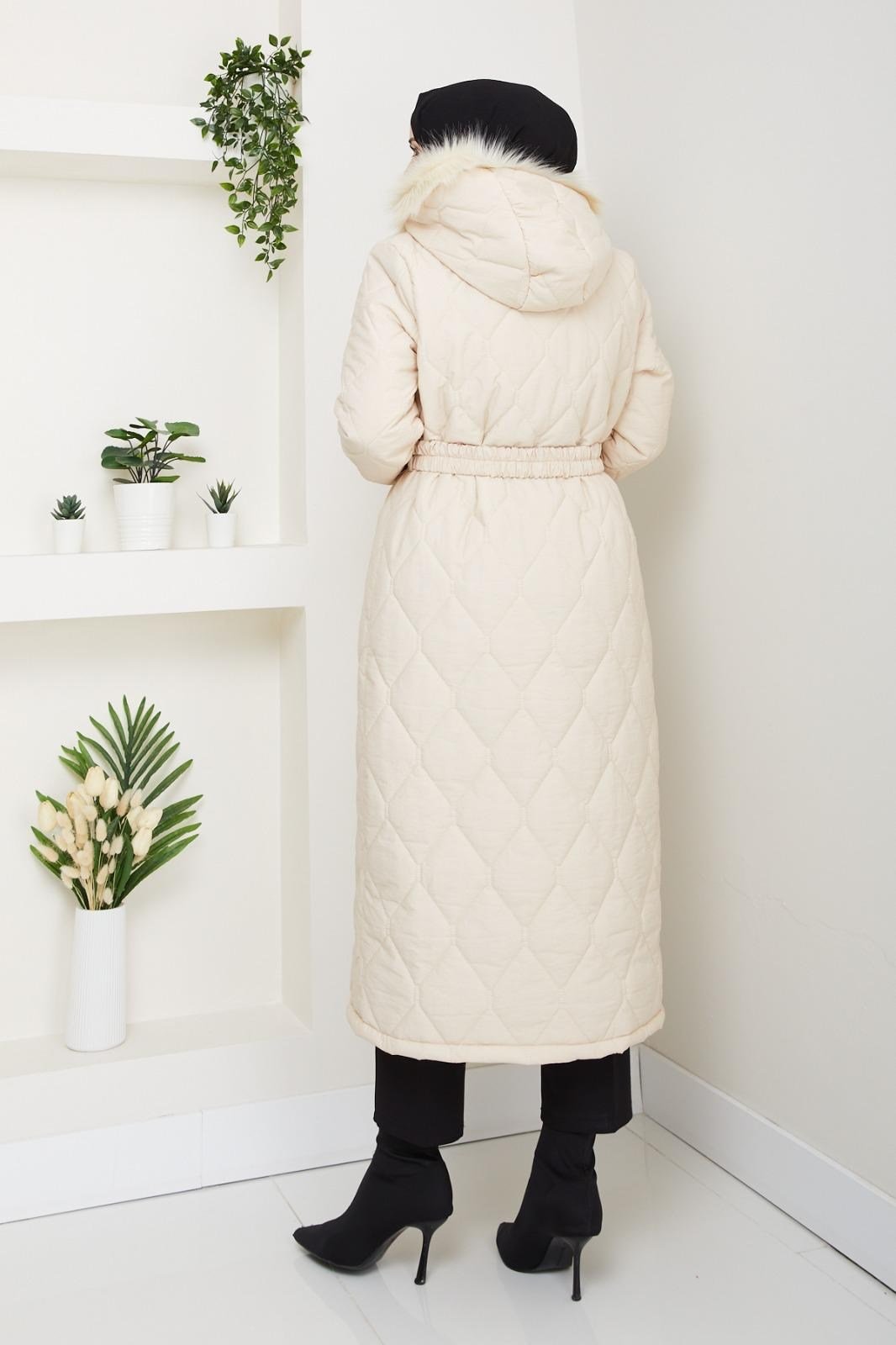 BELİ LASTİKLİ KAPİTONE MONT / Krem