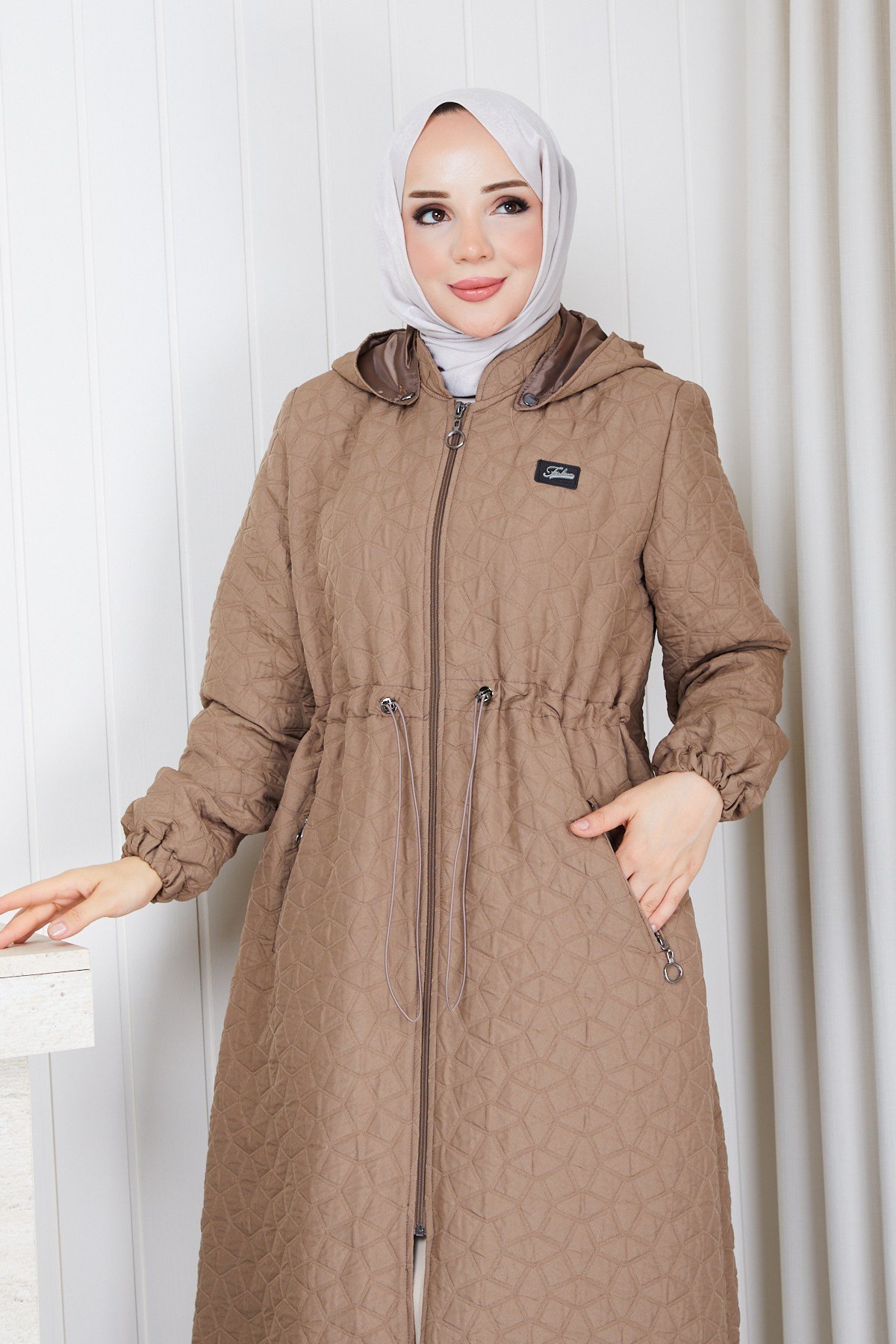 KAPŞONLU BELİ LASTİKLİ KAPİTONE / Camel