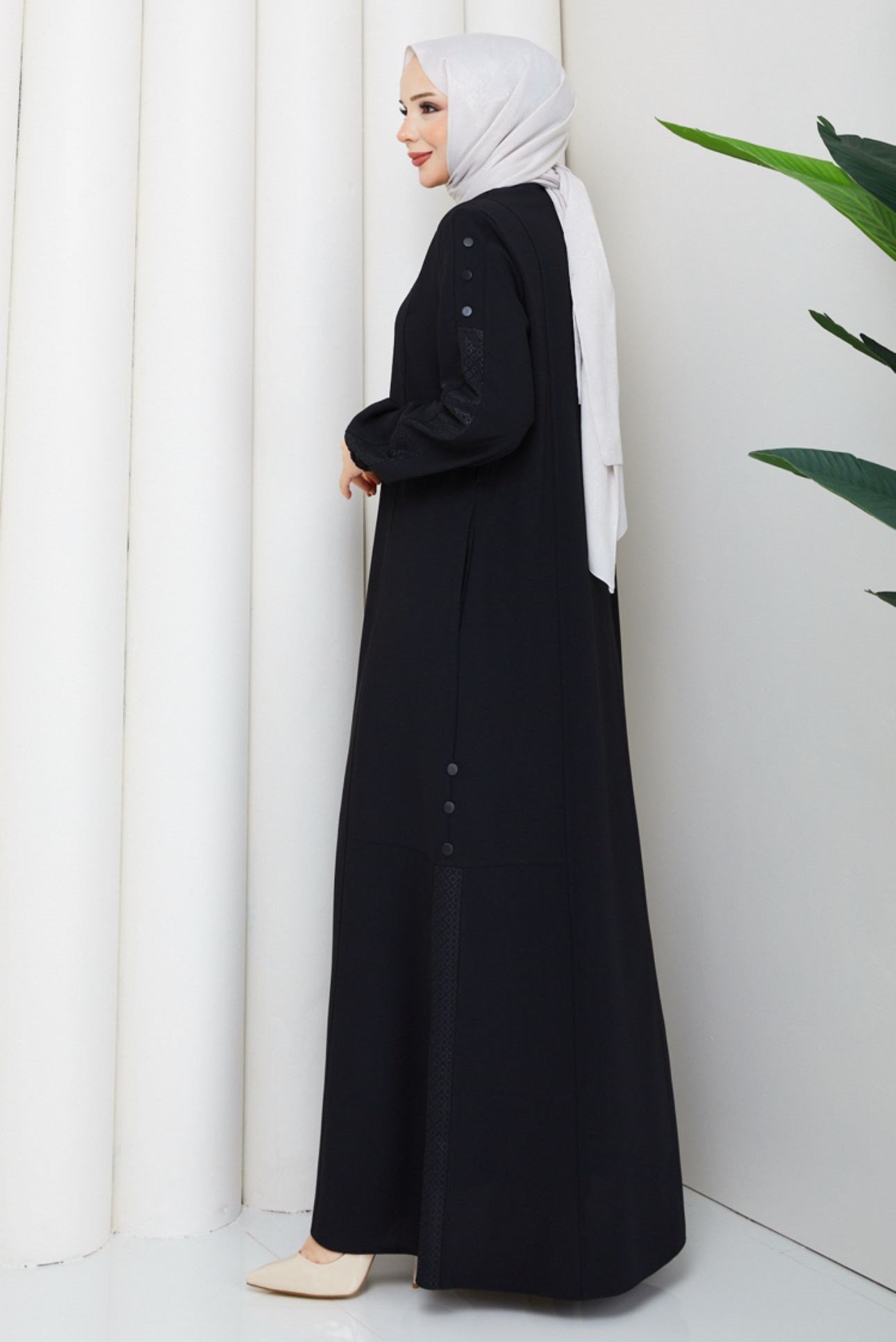 YANDAN DÜĞMELİ FERACE / Siyah