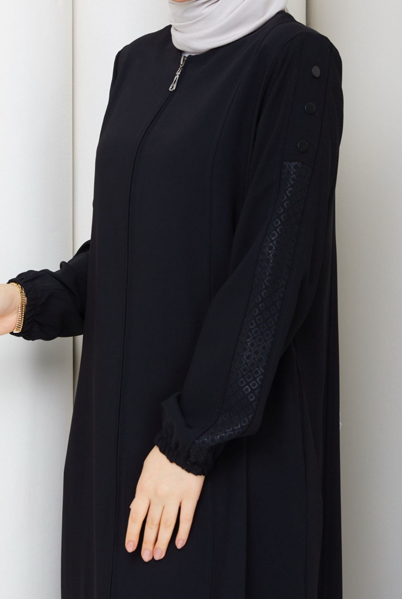 YANDAN DÜĞMELİ FERACE / Siyah