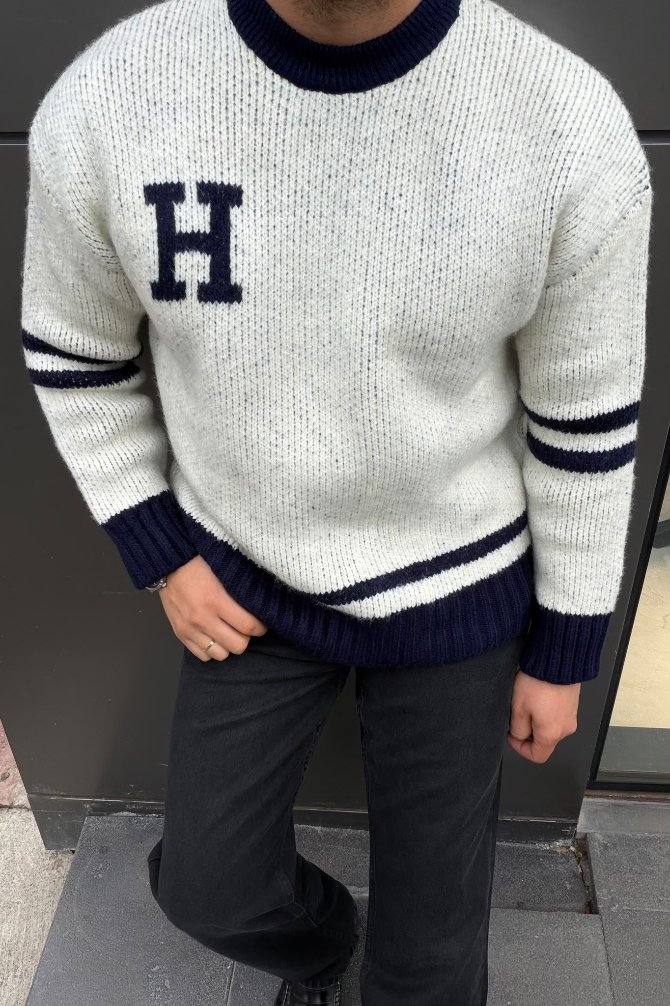 Kalın Oversize H Baskılı Kazak Mavi-Beyaz