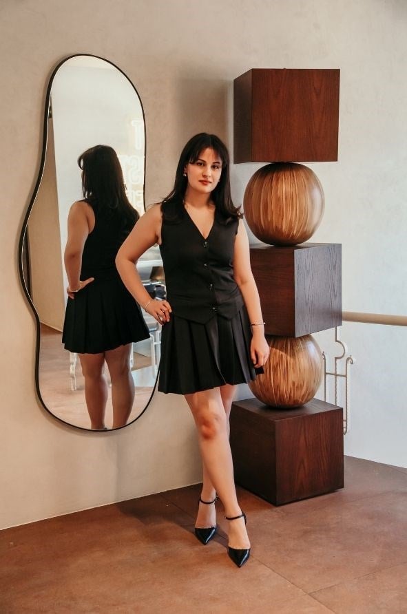 Livia Elbise – V Yaka, Yelek Detaylı