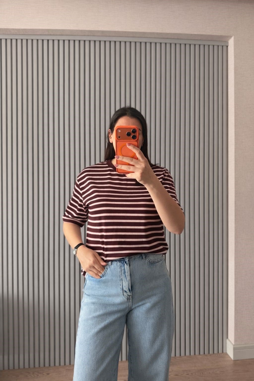 Pembe Çizgili Kahverengi T-Shirt