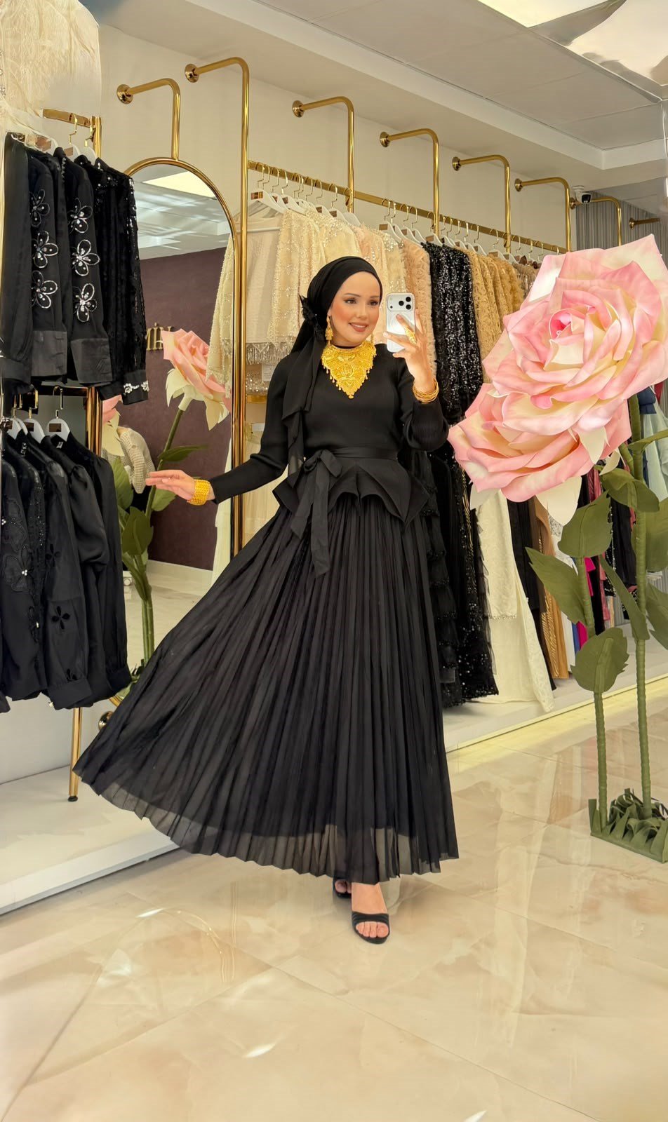 AYŞE TAKIM
