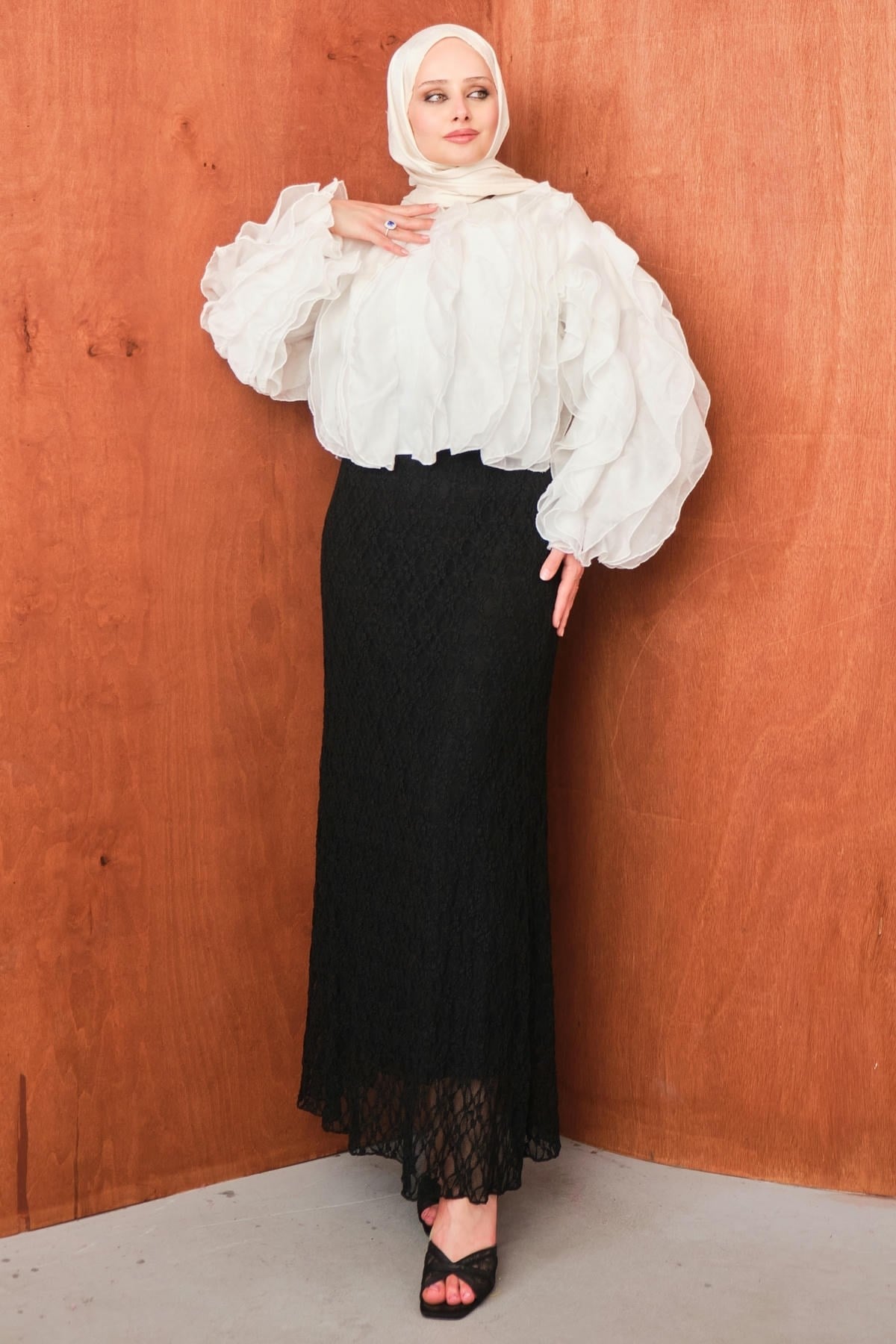 kadin-astarli-firfirli-beyaz-sifon-blu-2340a6.jpg