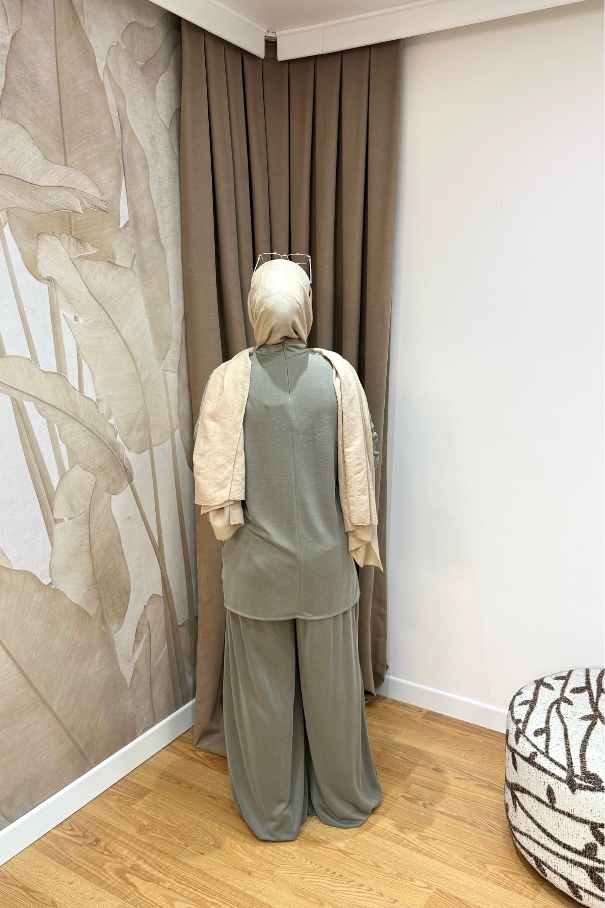 molly-nelly-bol-havuc-kesim-pantolonlu--a7068.jpg
