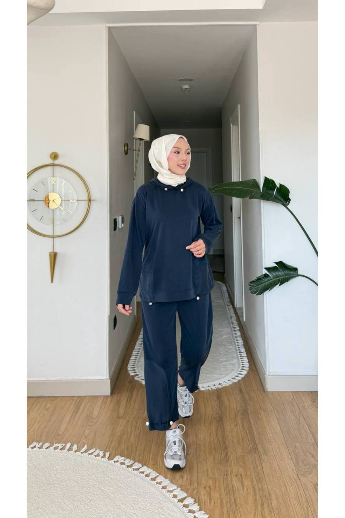 molly-nelly-kadin-kapsonlu-spor-sik-ta-bb5f71.jpg