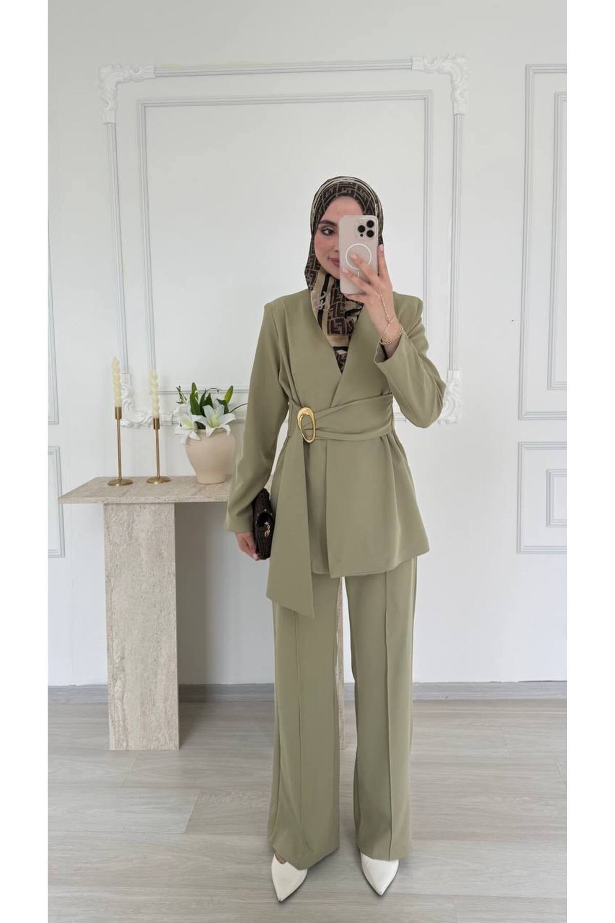 molly-nelly-kadin-spor-kemerli-sik-cek--4fc3-.jpg