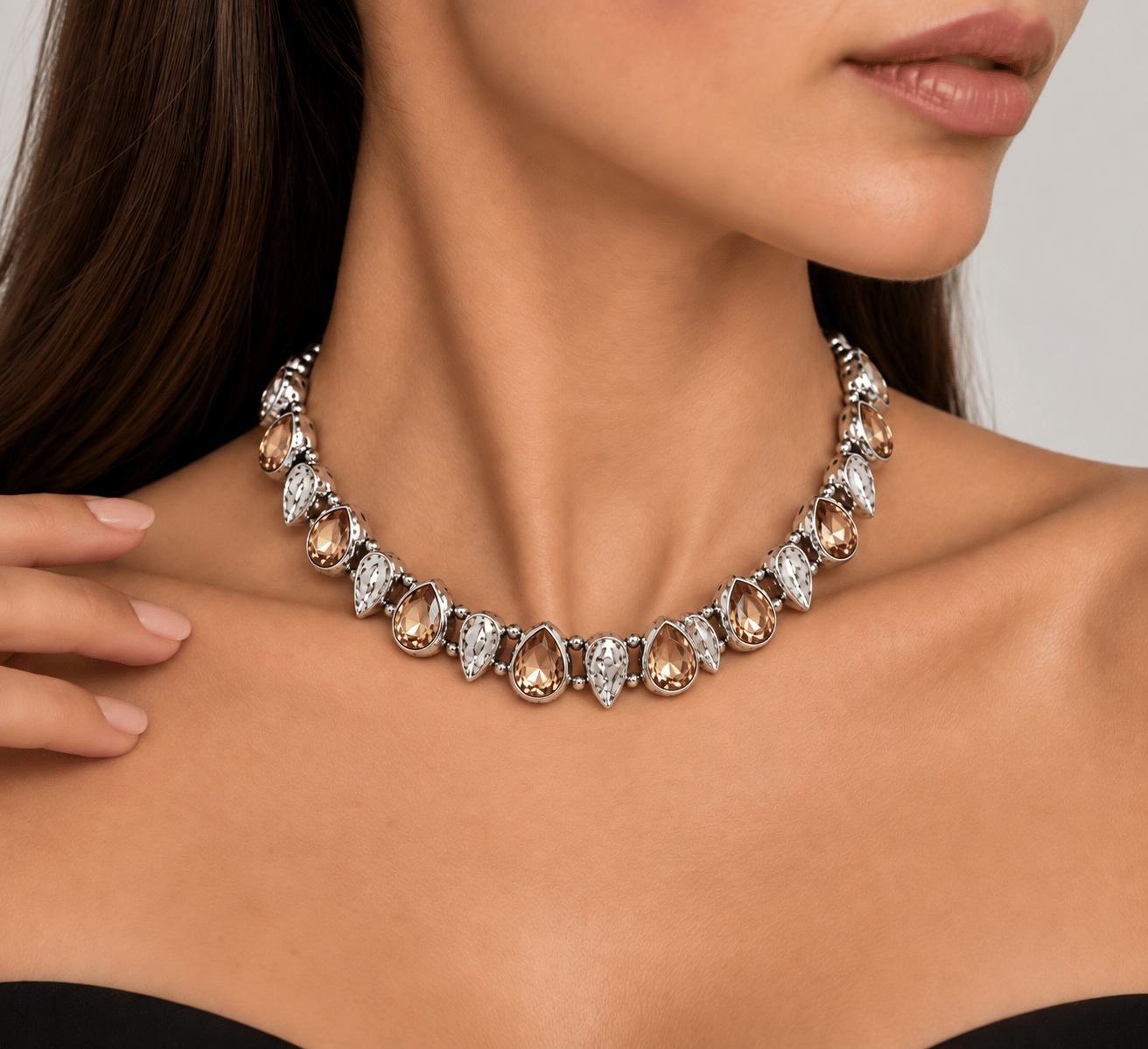 Bold Empire Choker Kolye
