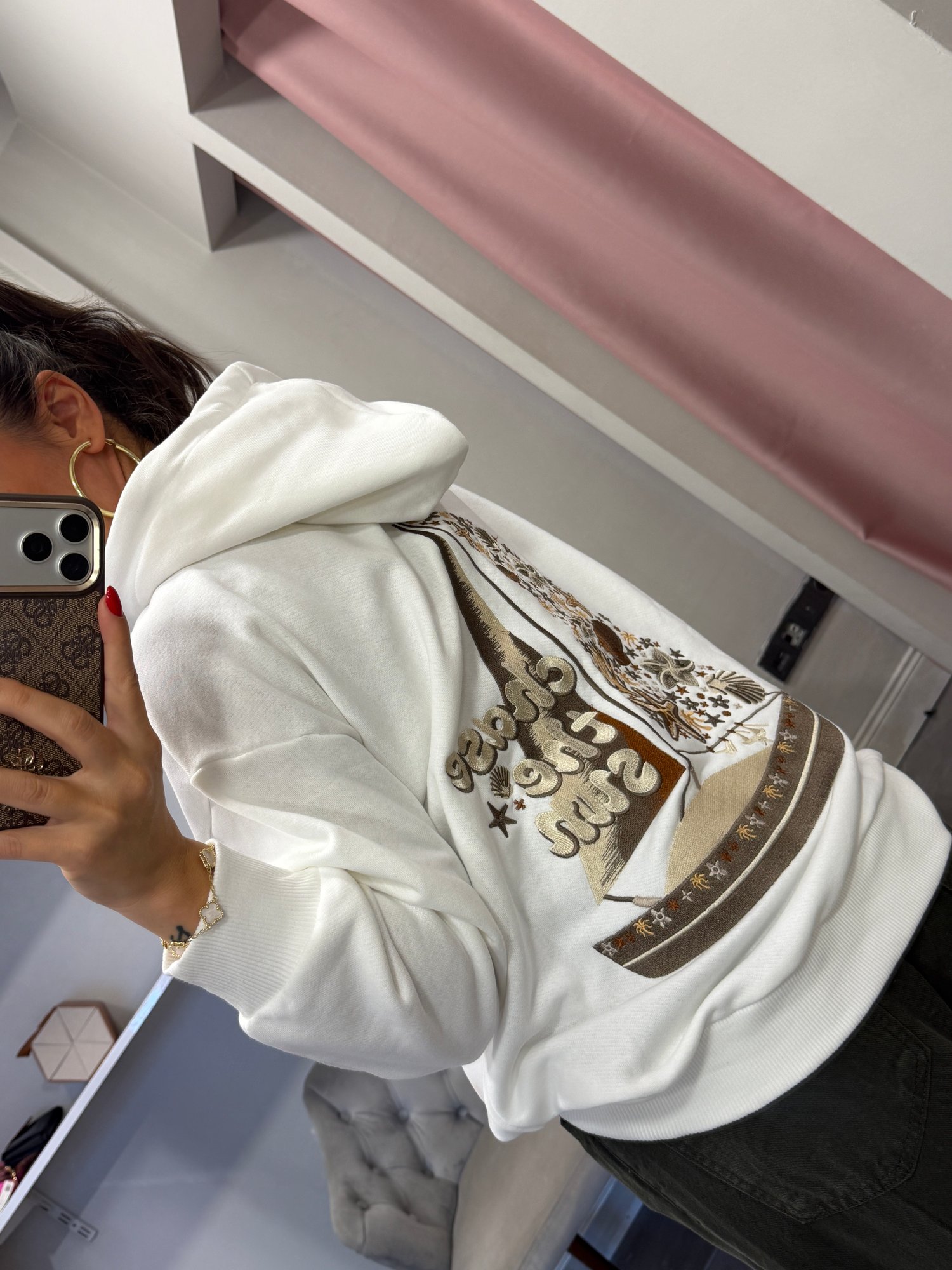 Arkası Nakış Detaylı Kapişonlu Sweat