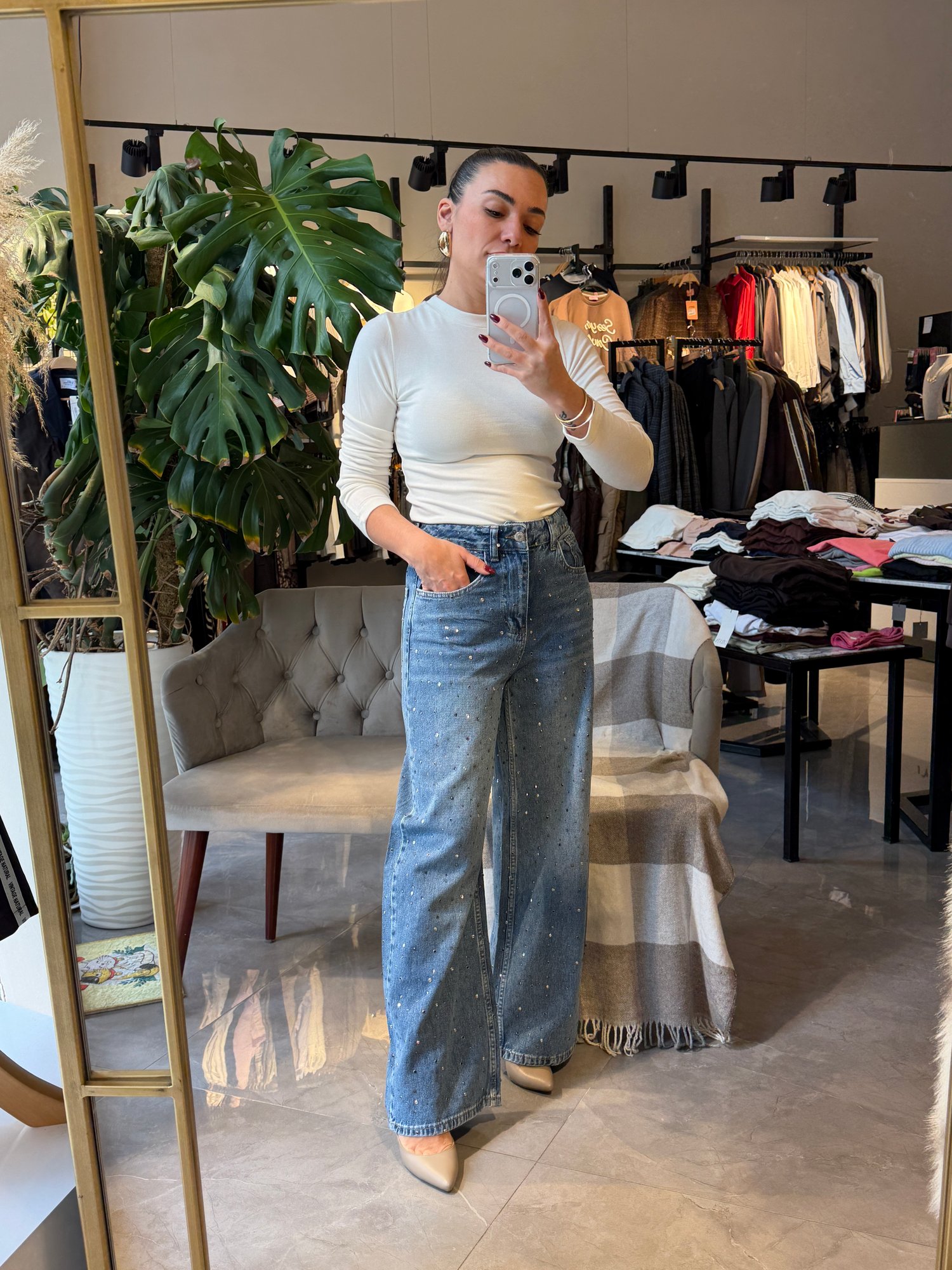 Taş Detaylı Jean