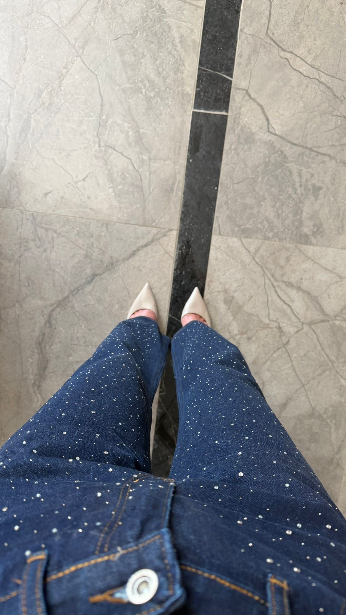 Parlak taş detaylı jean