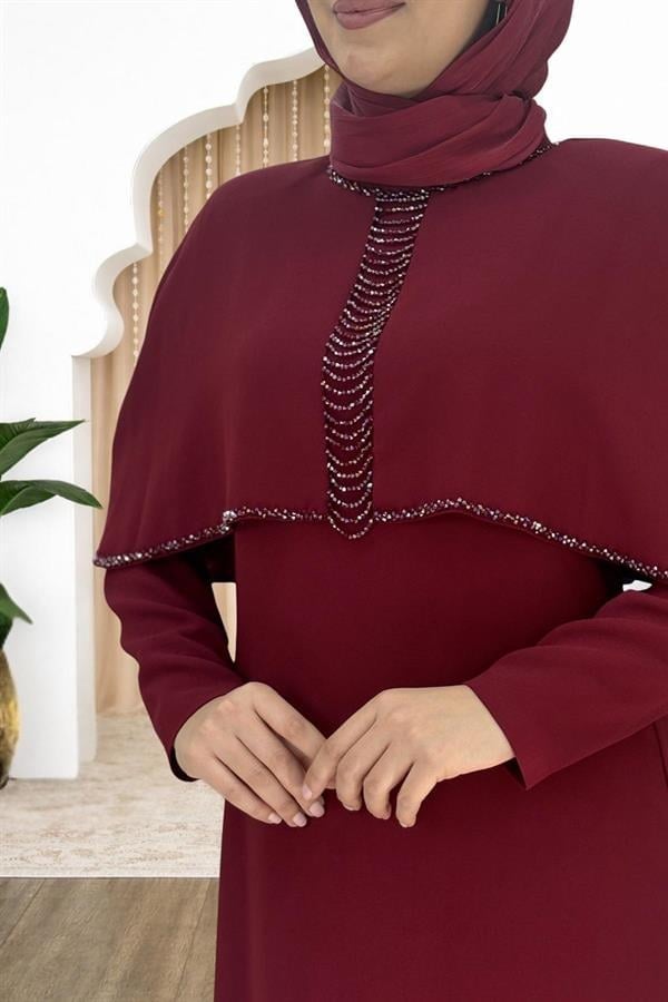 Amine Hüma Boncuk Detaylı Omuzu Pelerinli Sunay Abiye Bordo