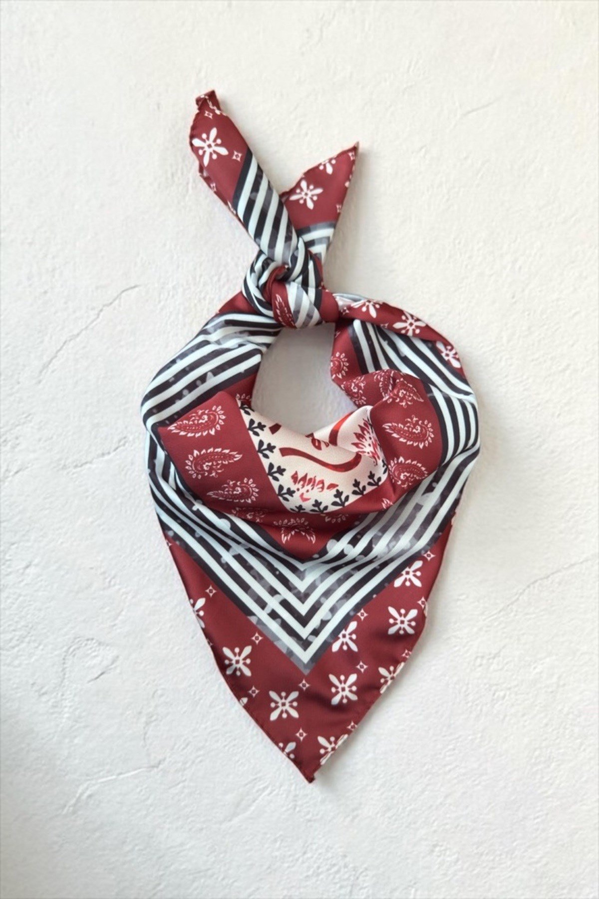 Bordo Tonlarında Çizgili Desenli 55*55 Fular