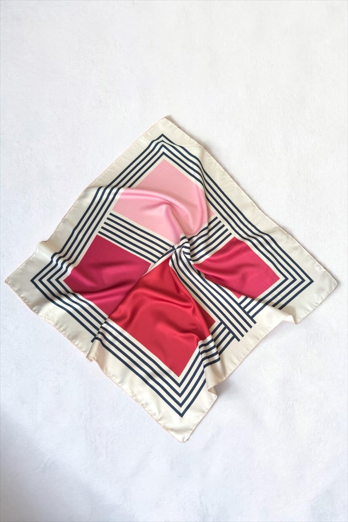 Pembe Tonlarında Çizgili 55*55 Fular