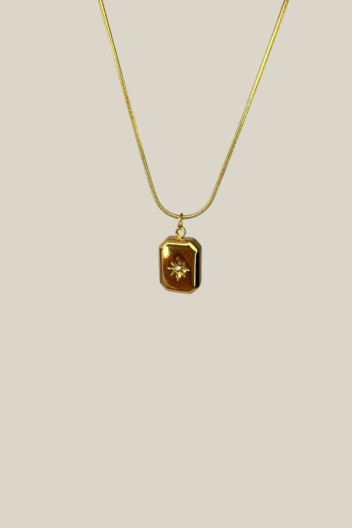 Taşlı Altın Renginde Minimalist Çelik Kolye