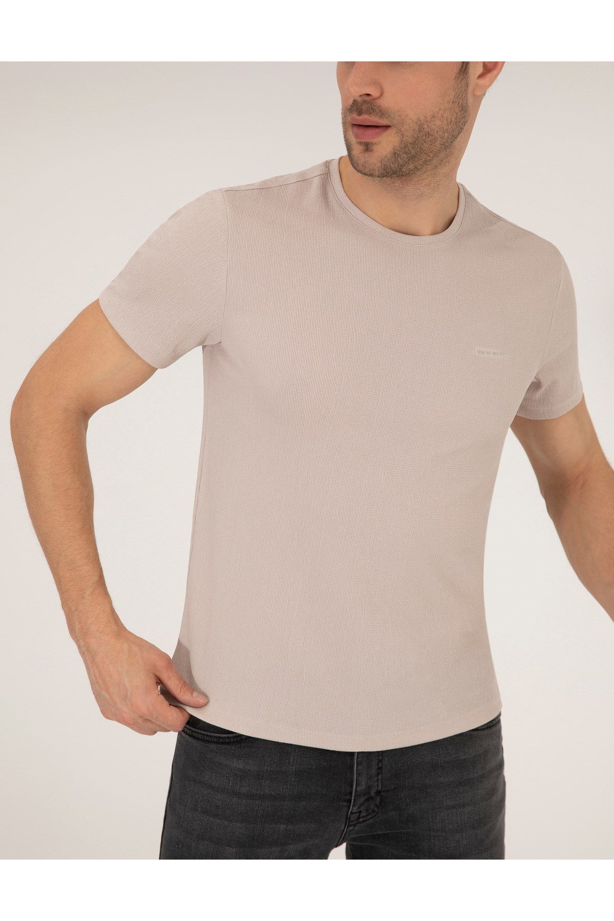 Bej Slim Fit Bisiklet Yaka Tişört