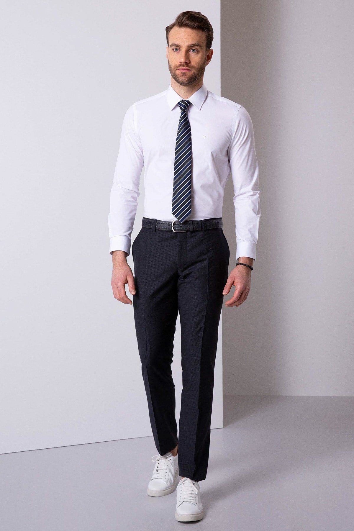 Beyaz Slim Fit Basic Gömlek
