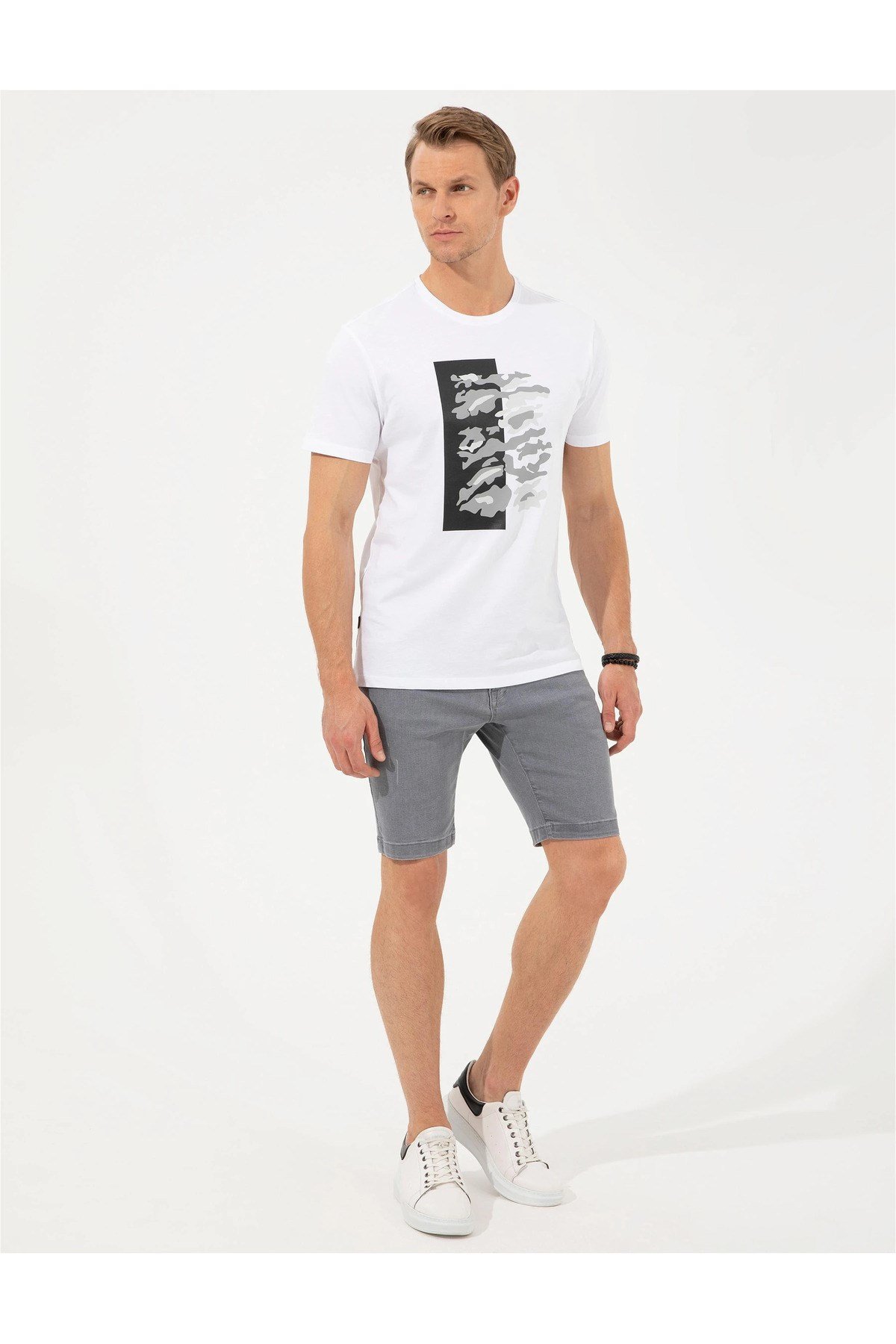Beyaz Slim Fit Baskılı Bisiklet Yaka Tişört G021SZ011.000.1449896.VR013