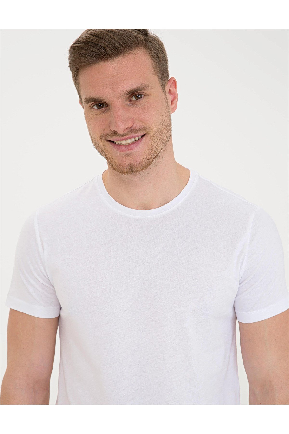 Beyaz Slim Fit Bisiklet Yaka Basic Tişört G021GL011.000.1201032.VR013