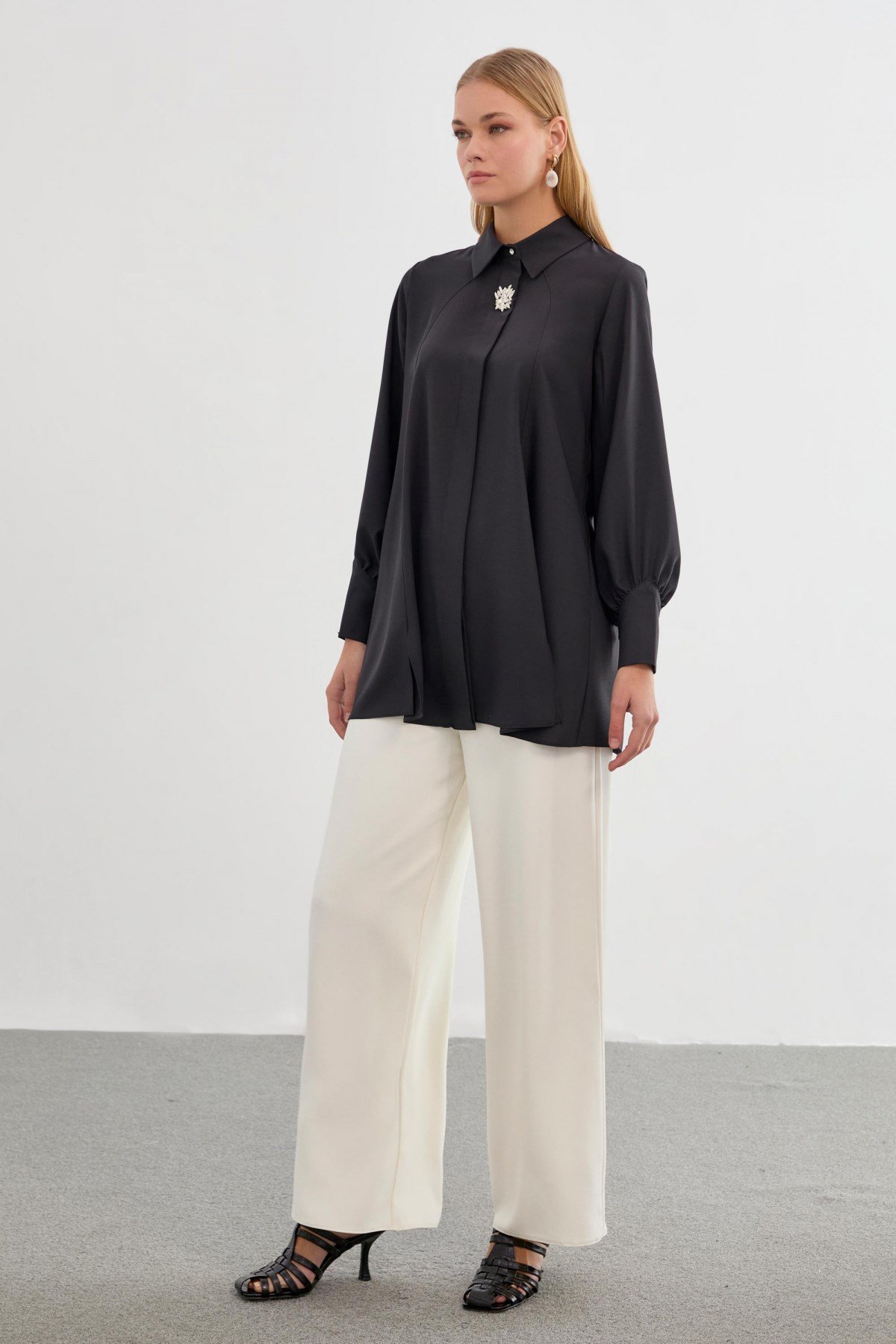 Broş Detaylı Bluz Siyah Bluz 0095