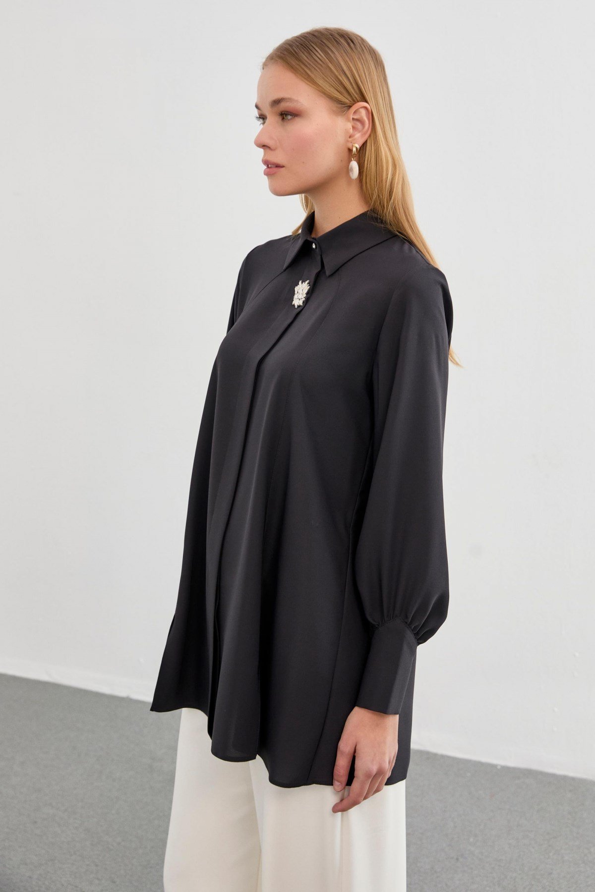 Broş Detaylı Bluz Siyah Bluz 0095