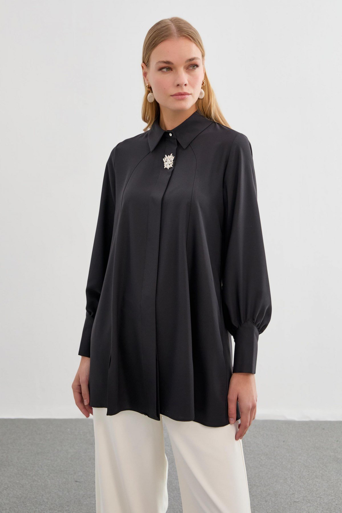 Broş Detaylı Bluz Siyah Bluz 0095