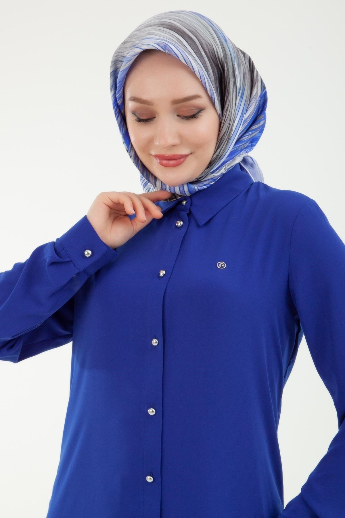 Büyü Beden Gömlek Yakalı Kolu Manşetli Düğmeli Tunik Saks 24YT479