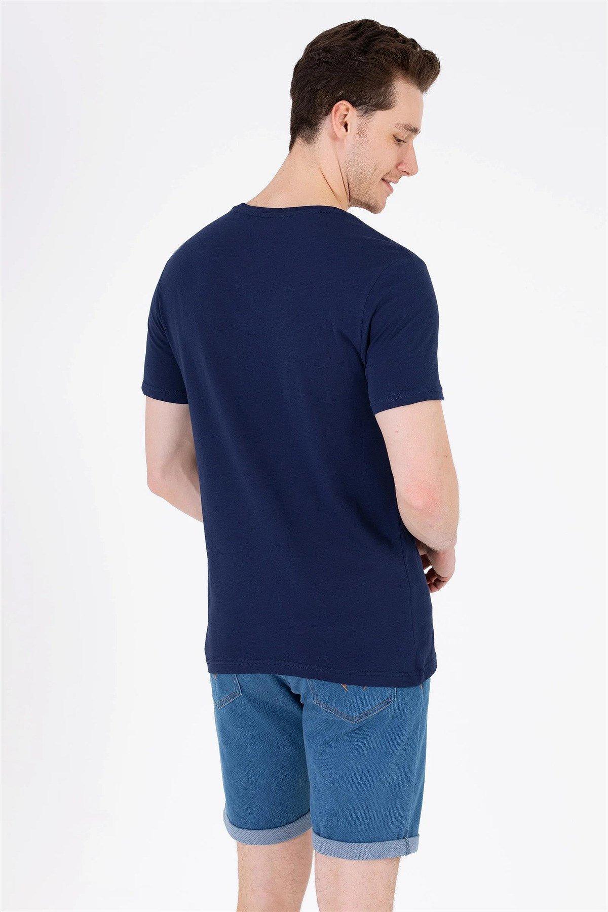 Erkek Lacivert Basic Bisiklet Yaka Tişört G081SZ011.000.1571032.VR033