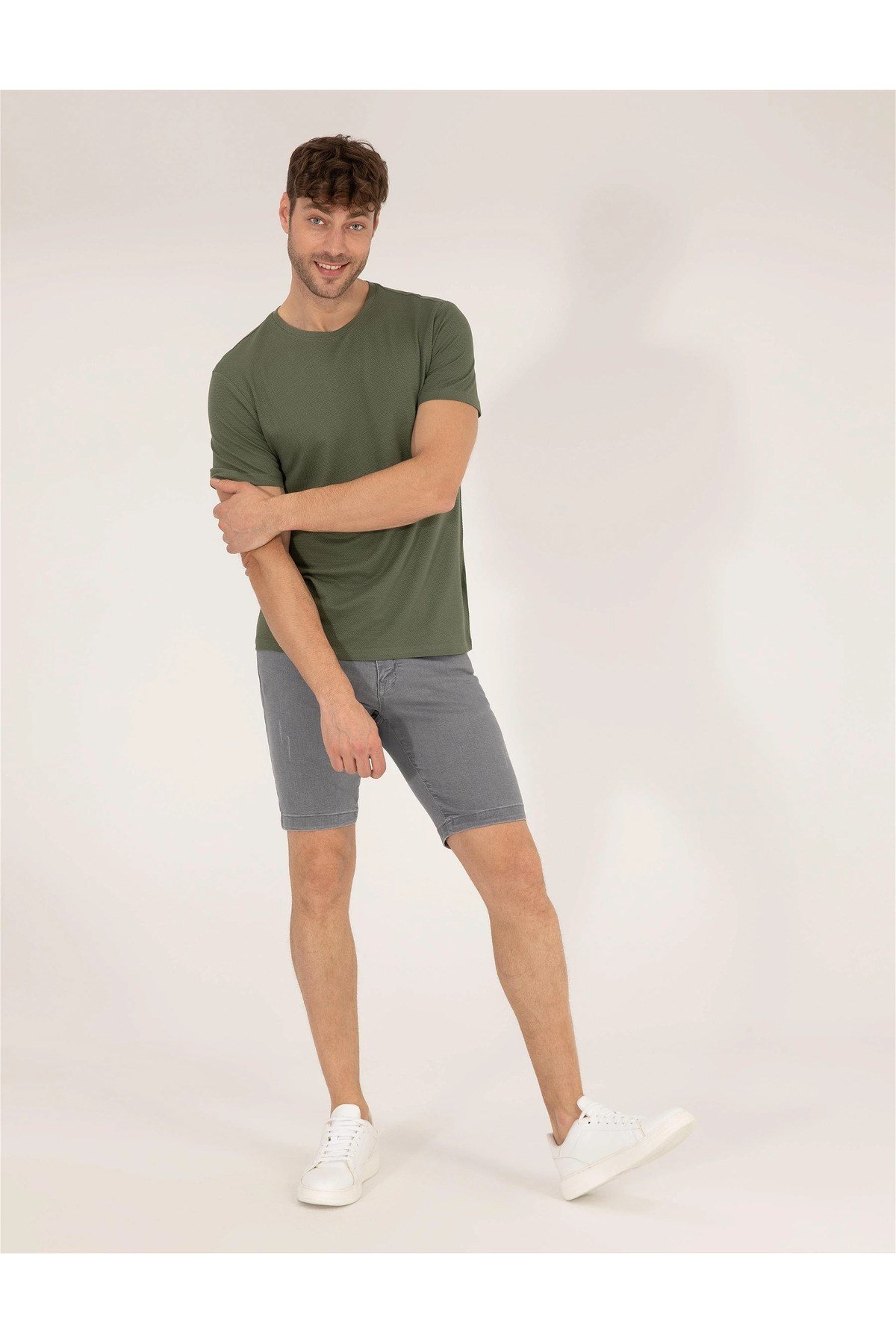 Erkek Slim Fit Basic Tişört G021SZ011.000.1613498.VR046