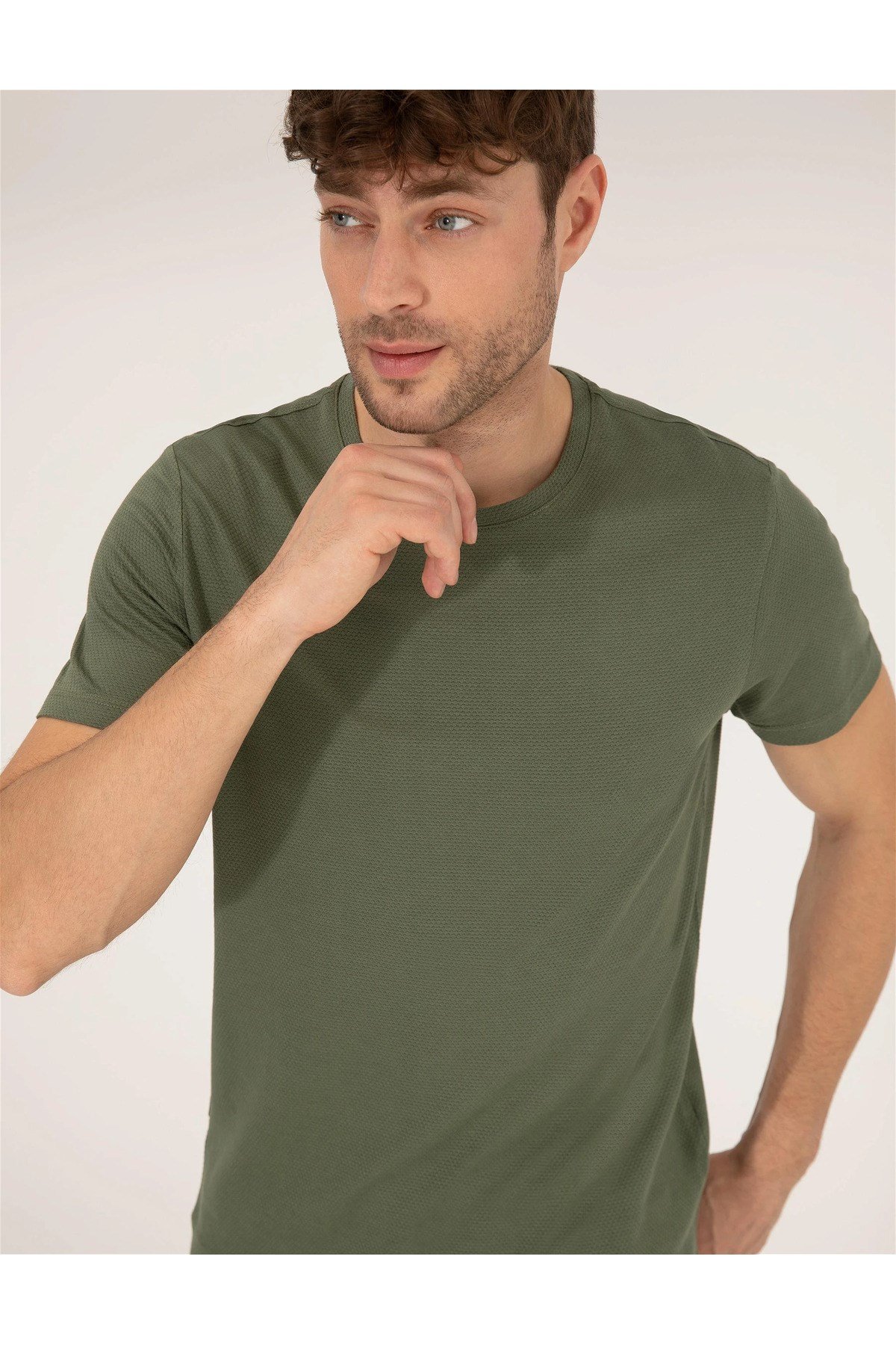 Erkek Slim Fit Basic Tişört G021SZ011.000.1613498.VR046