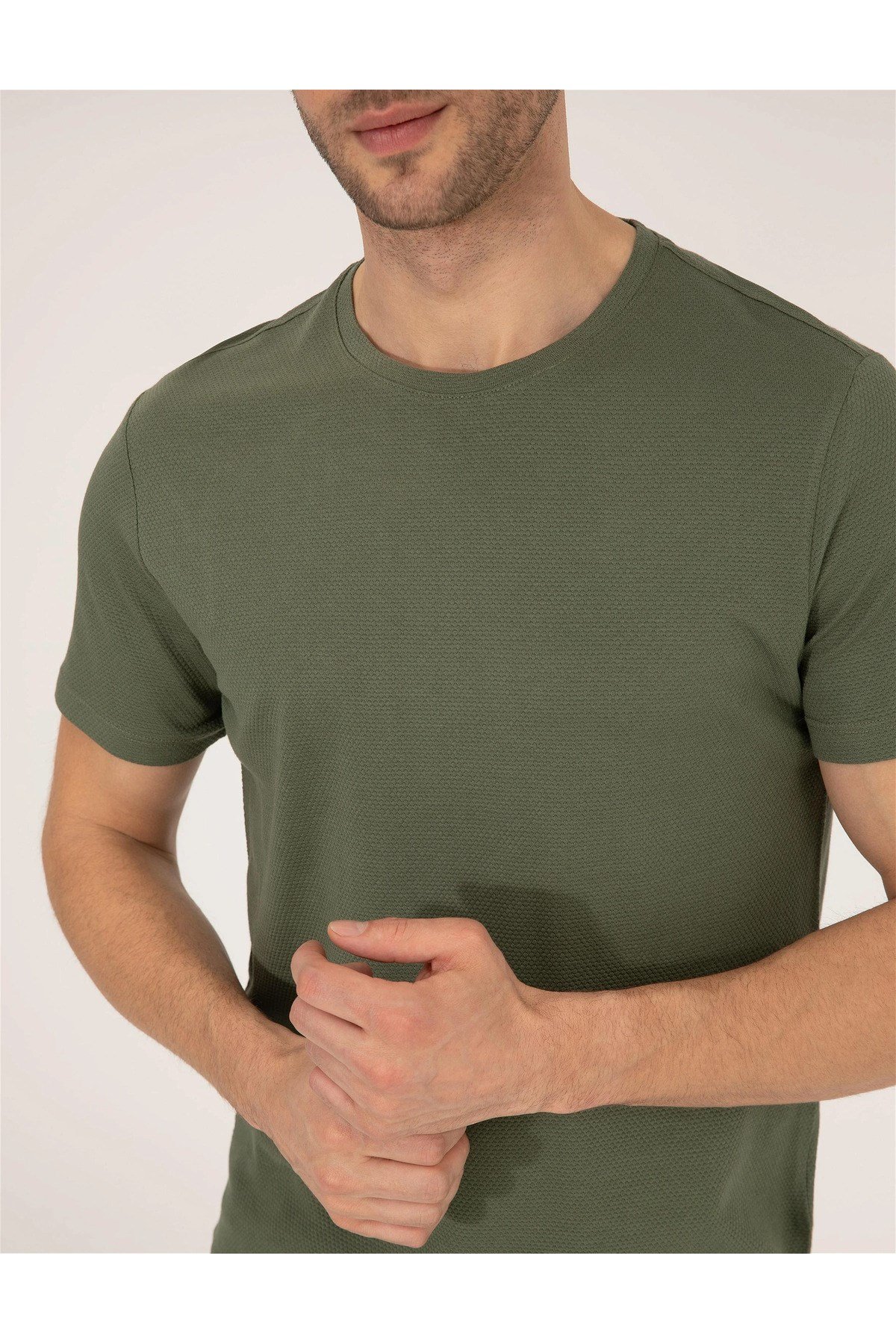Erkek Slim Fit Basic Tişört G021SZ011.000.1613498.VR046