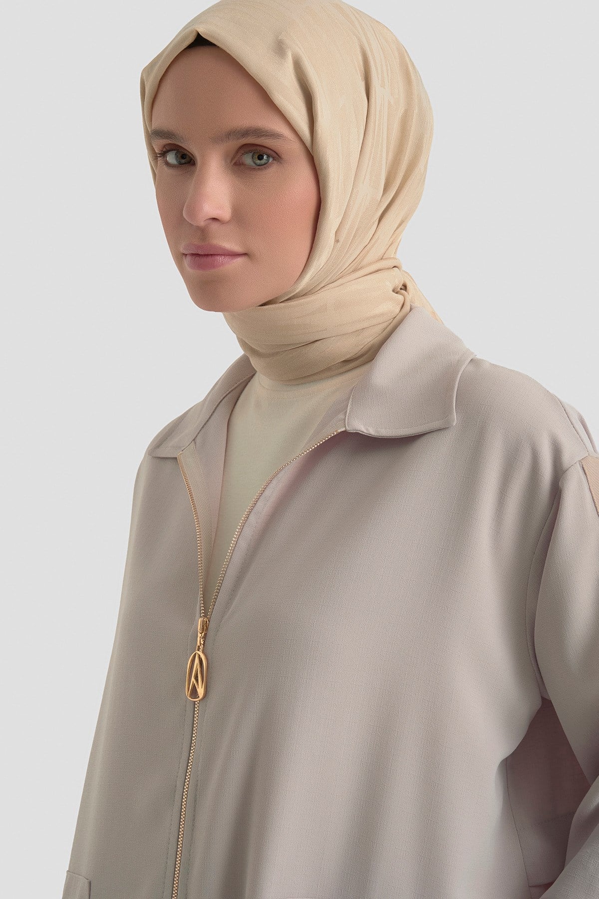 Kolları Şerit Detaylı Boydan Fermuarlı Allerli Giy Çık Taş 26YT516