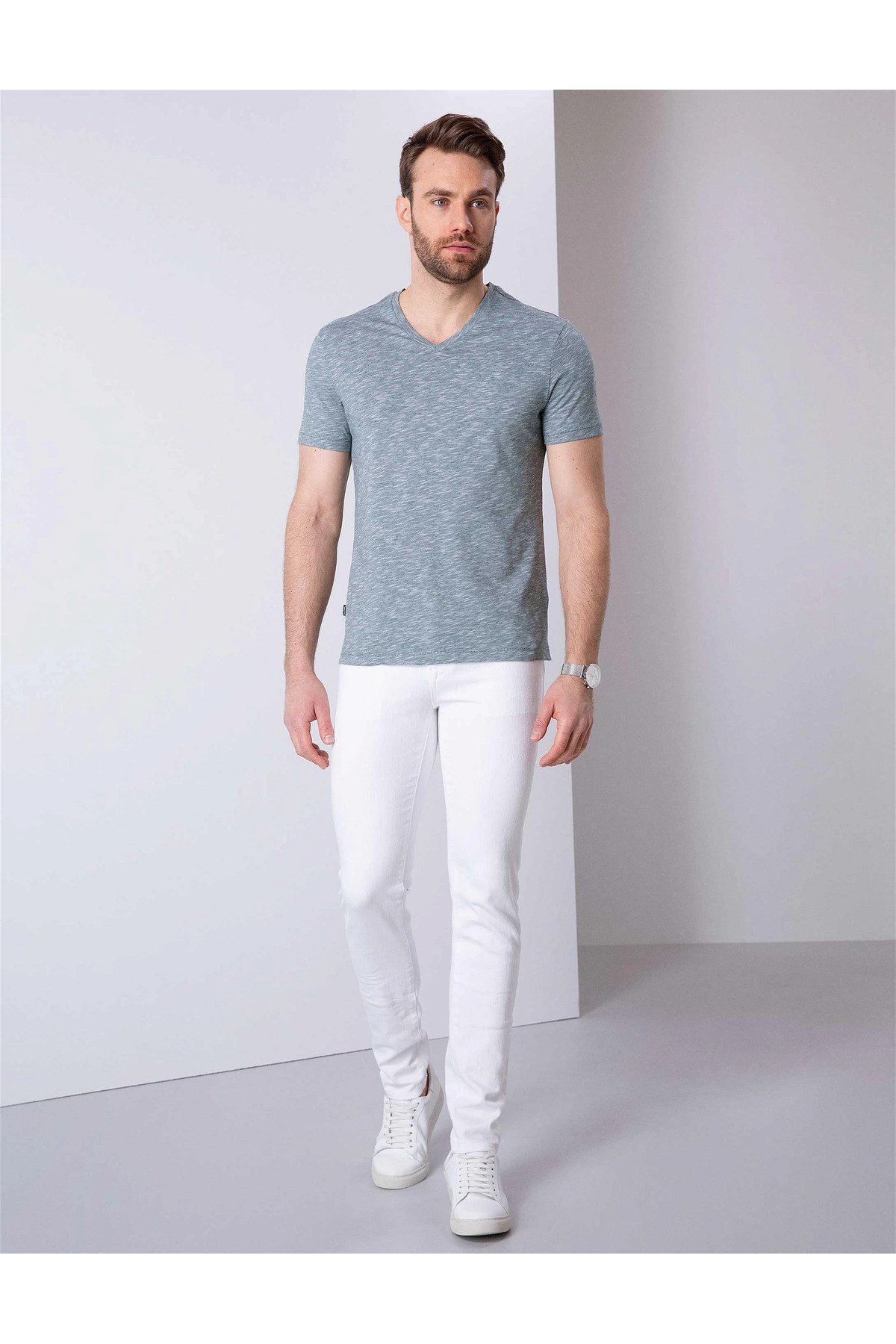 Koyu Yeşil Slim Fit V Yaka Tişört G021SZ011.000.743135.VR079