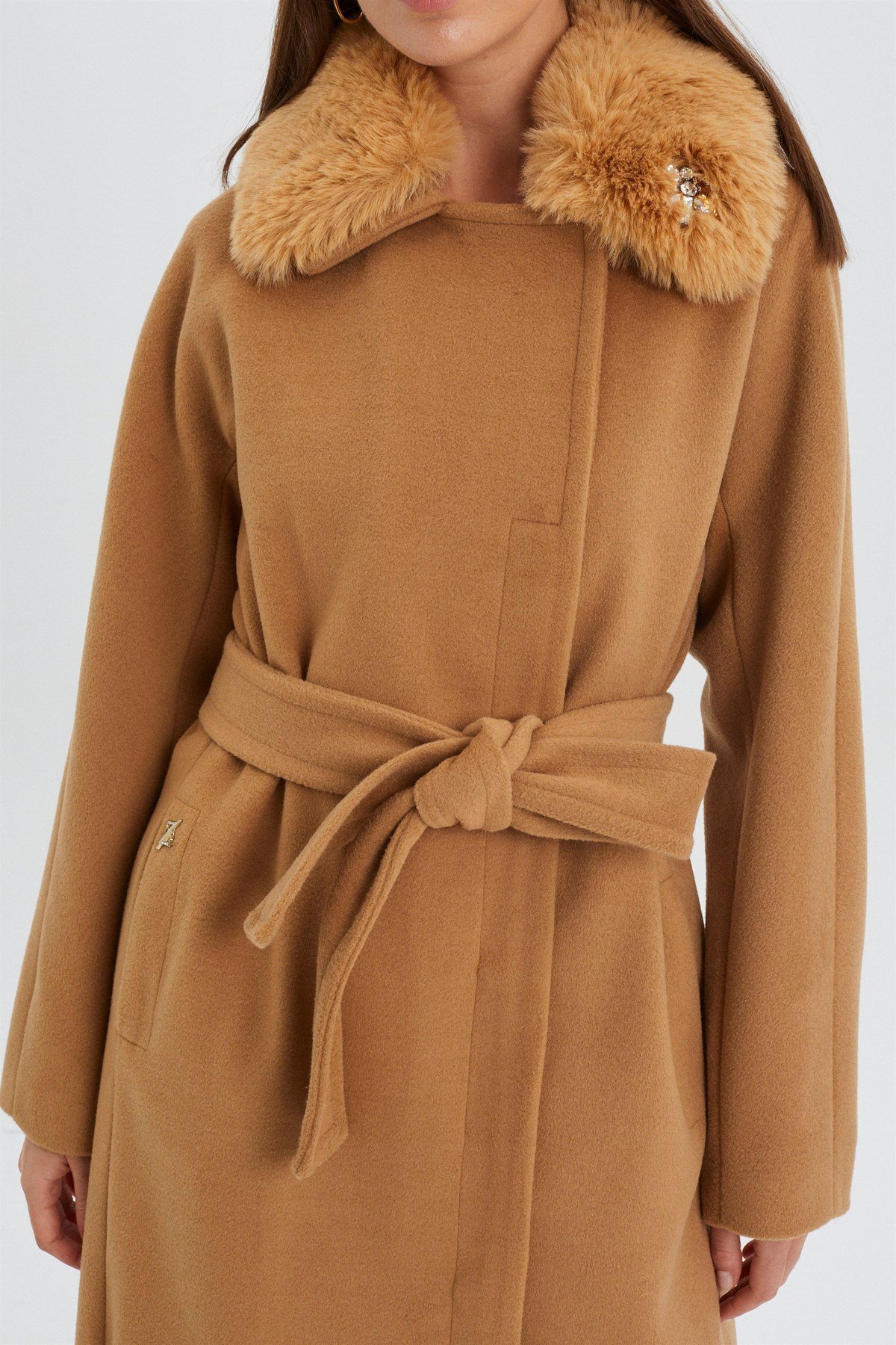 Kürk Yaka Bel Kuşaklı Camel Kaban