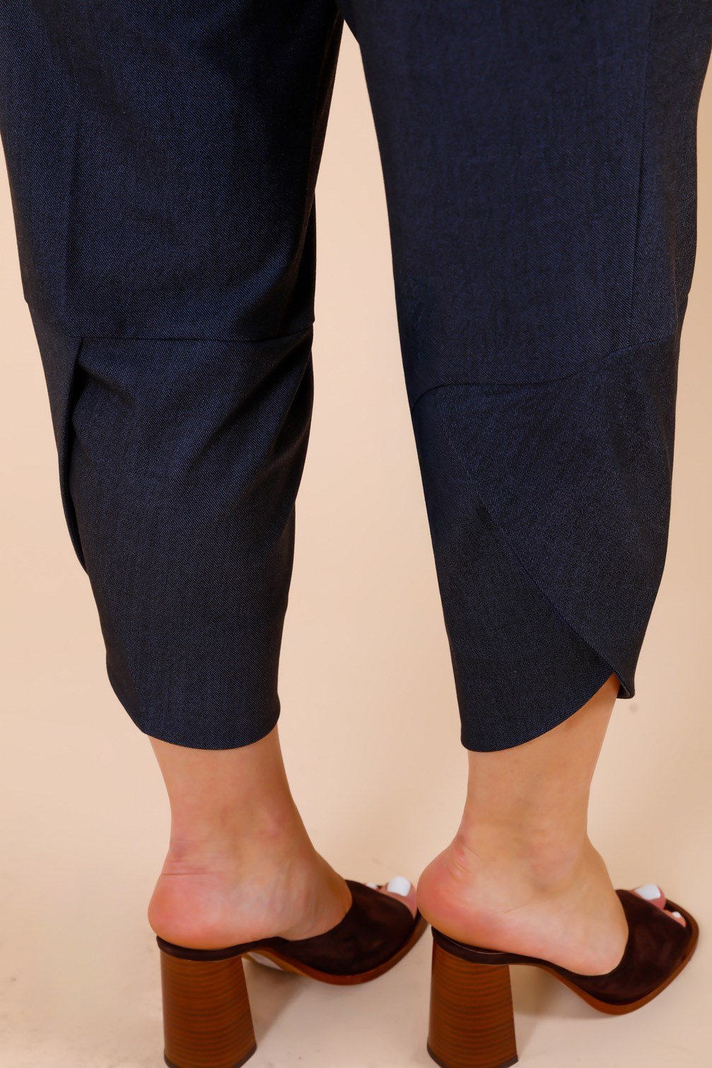 Paça Detaylı Kemerli Büyük Beden Denim Kumaş Pantolon Lacivert 