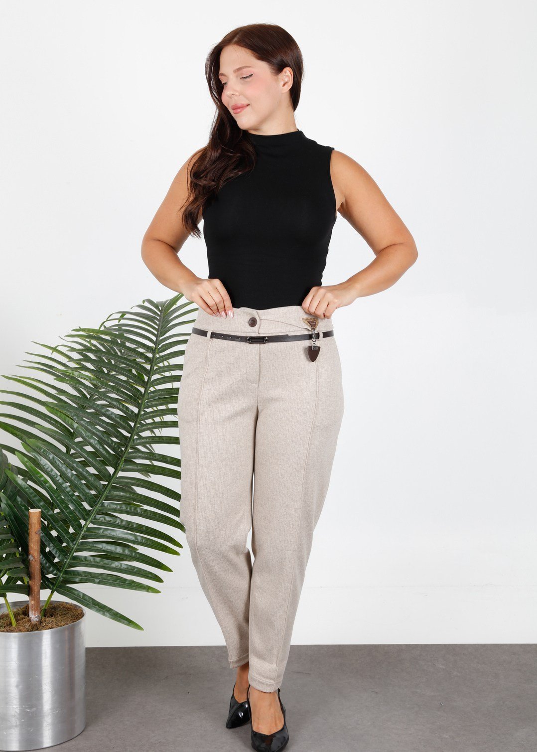 Soft-Touch Belted Plus Size Winter Carrot Trousers Beige