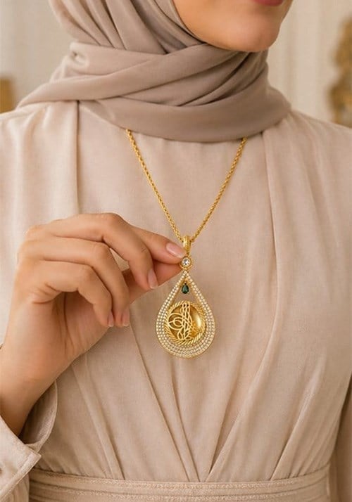 14 Ayar Zümrüt Taşlı Hanedan Zarafeti Altın Kolye