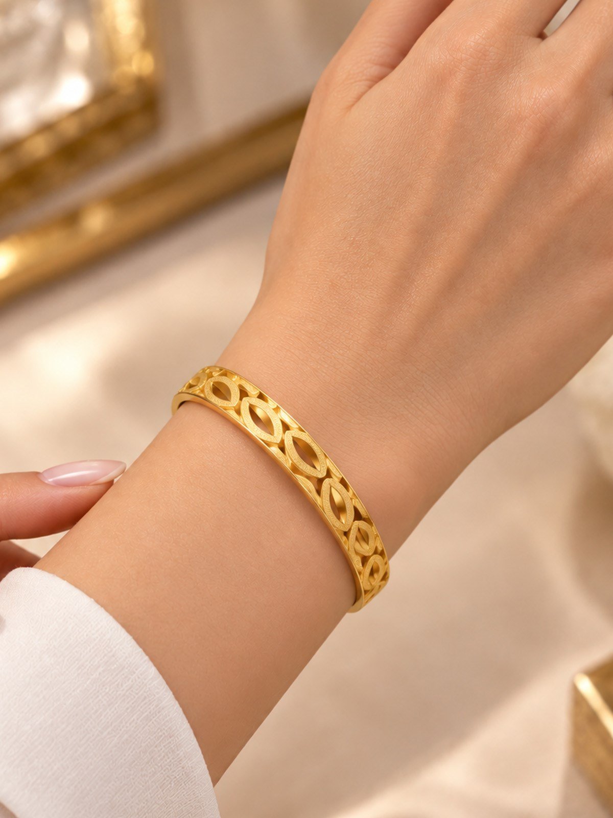 22 Ayar Altın Mekik Desenli Bilezik