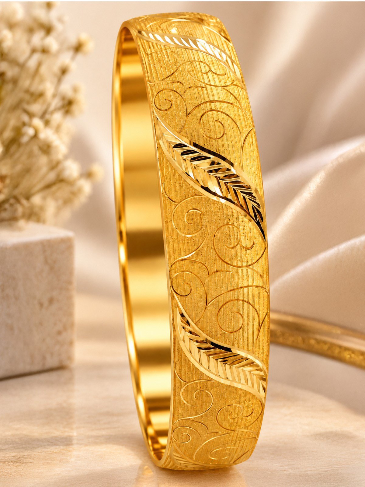 22 Ayar Altın Zarif Yaprak İşlemeli Bilezik