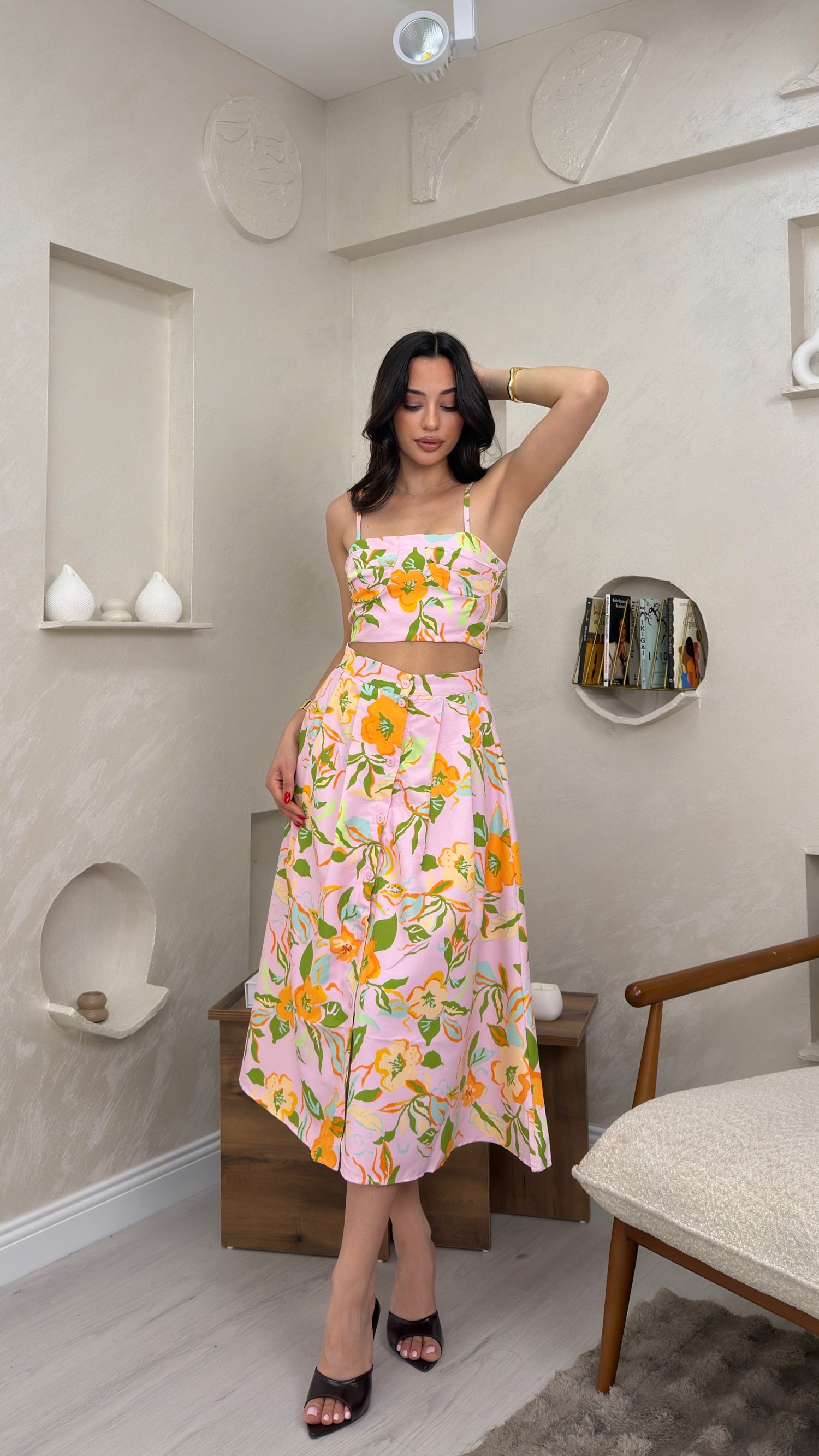 GWEN PEMBE RENKLİ ÇİÇEK TASARIMLI CROP KADIN ETEK TAKIM