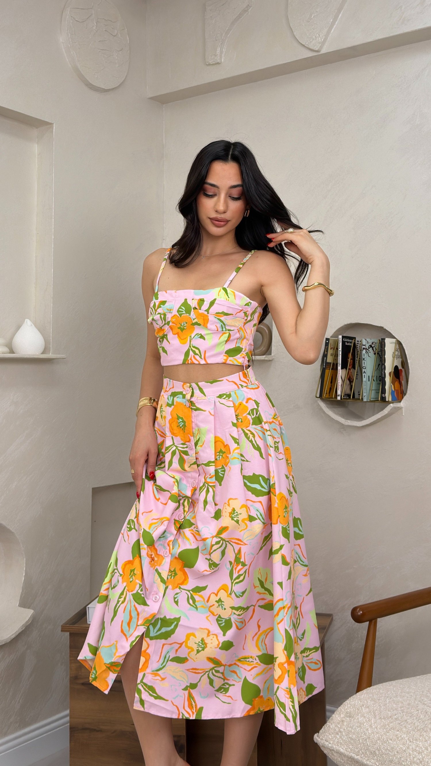GWEN PEMBE RENKLİ ÇİÇEK TASARIMLI CROP KADIN ETEK TAKIM
