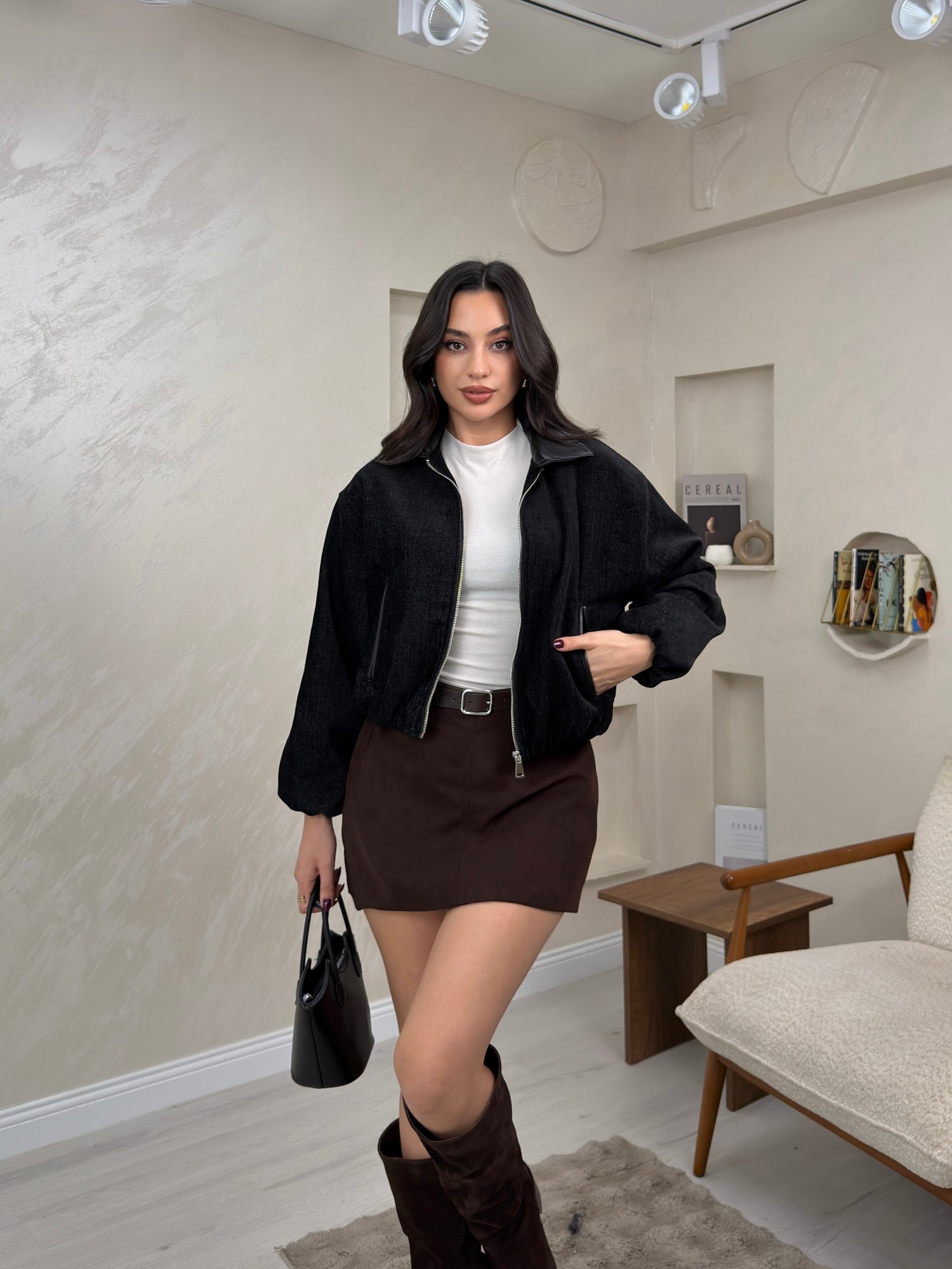 Helena Siyah Renkli Deri Yaka Detaylı Fermuarlı Lacivert Kadın Denim Ceket | miraylawear